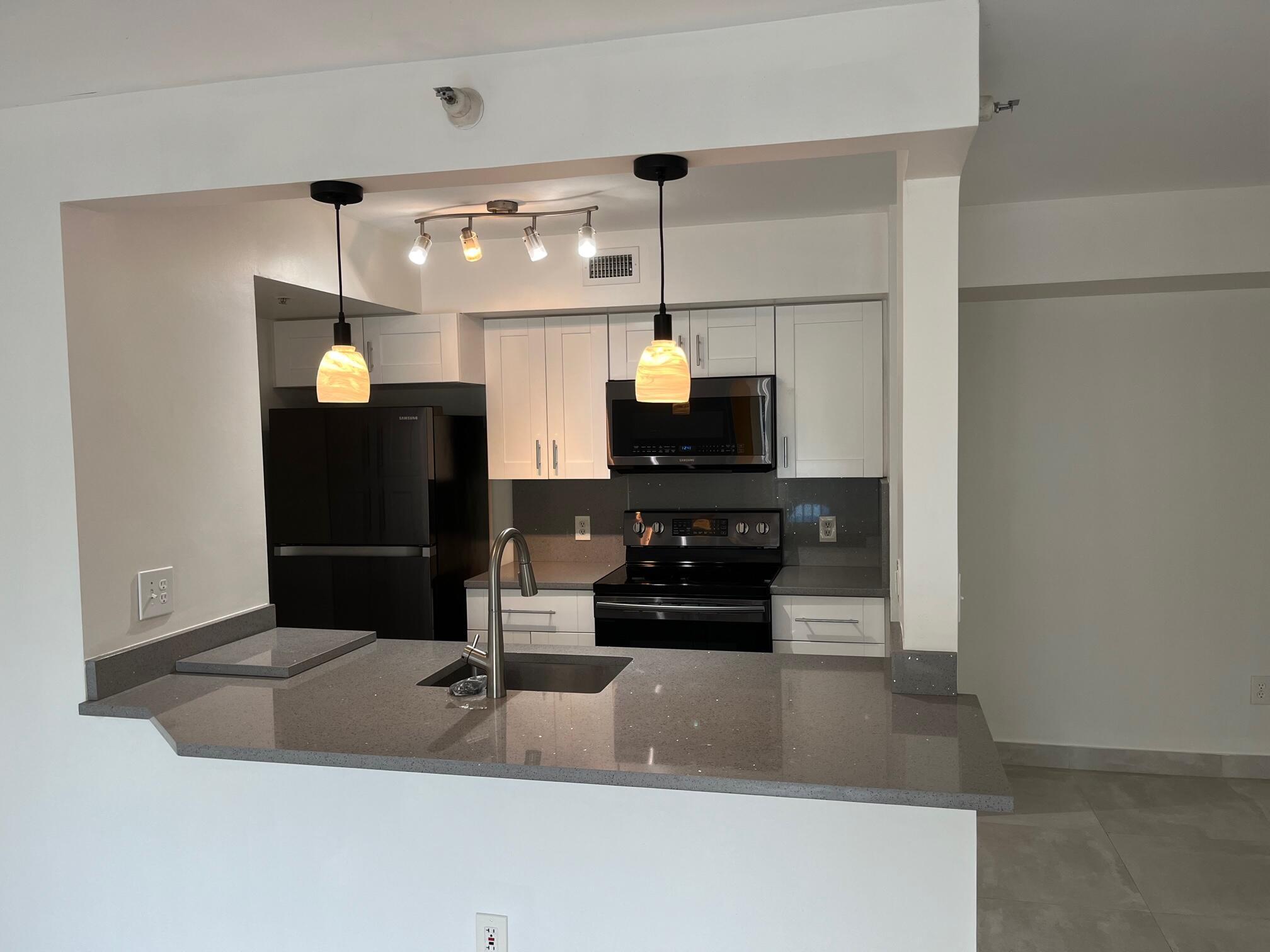 160 Yacht Club Way 209, Hypoluxo, FL 33462, Hypoluxo - Photo 3