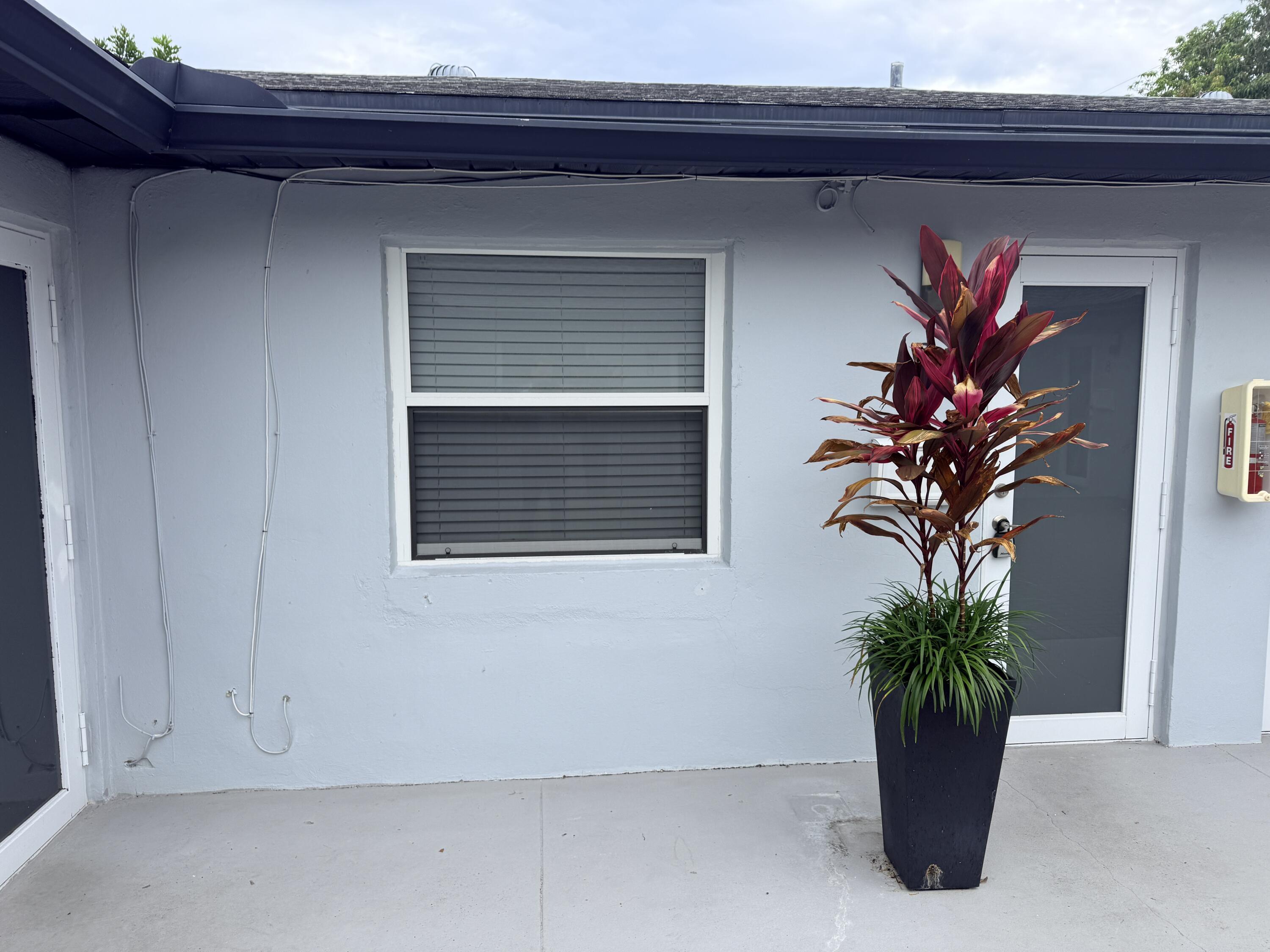220 Walton Boulevard Unit 2, West Palm Beach, FL 33405, West Palm Beach - Photo 2