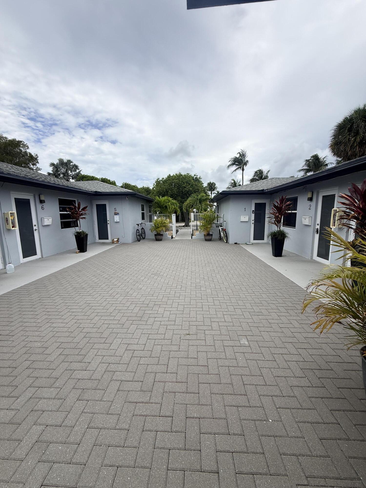 220 Walton Boulevard Unit 2, West Palm Beach, FL 33405, West Palm Beach - Photo 3