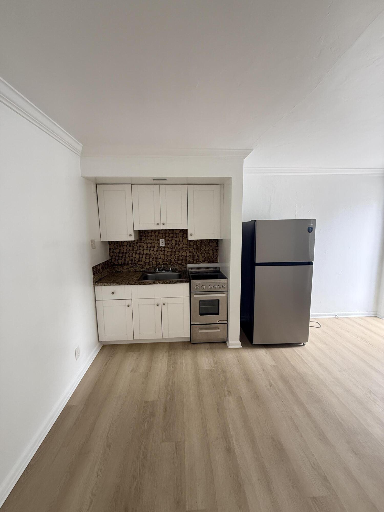 220 Walton Boulevard Unit 2, West Palm Beach, FL 33405, West Palm Beach - Photo 5
