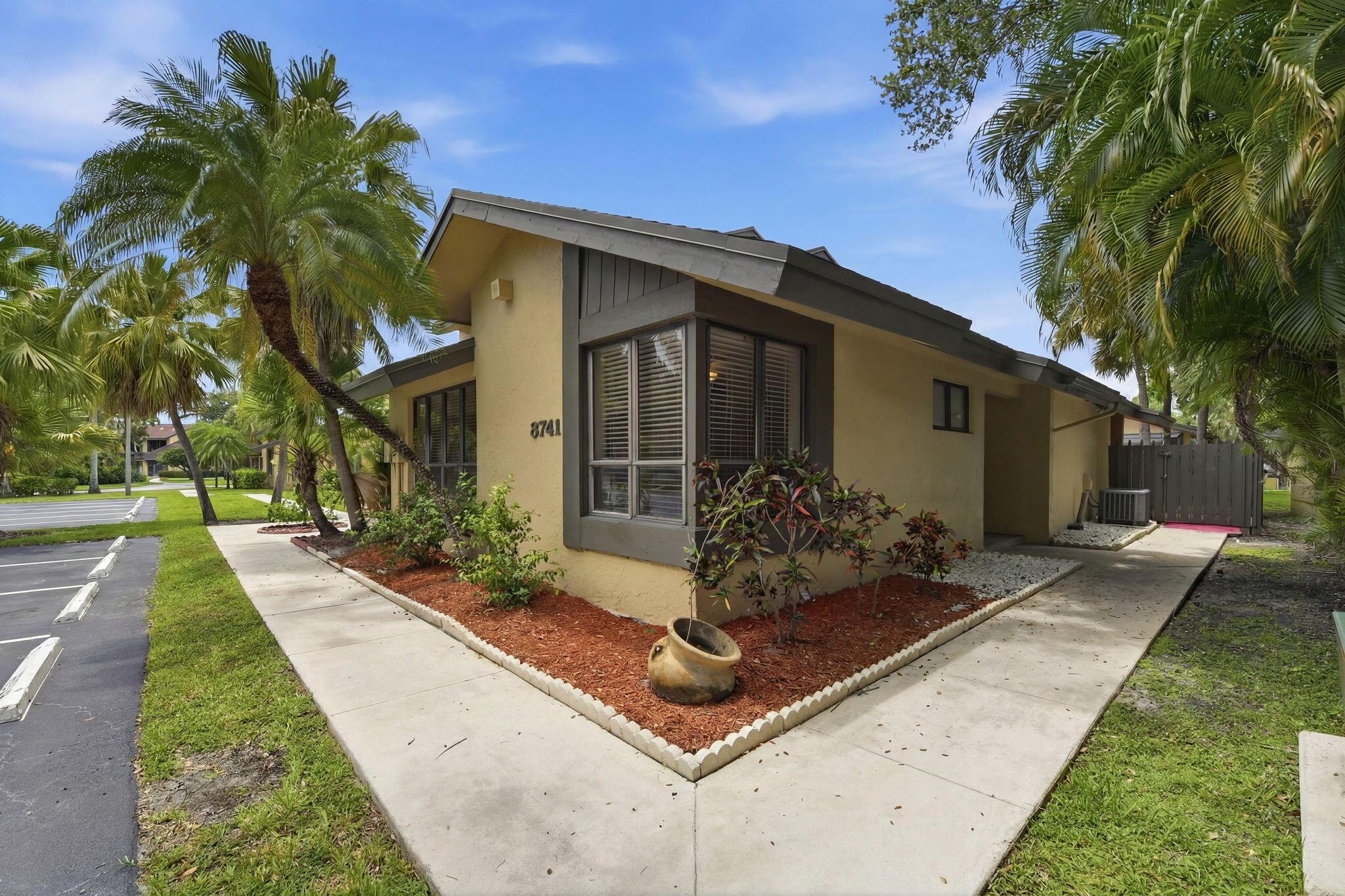 8741 Cleary Boulevard, Plantation, FL 33324, Plantation - Photo 5