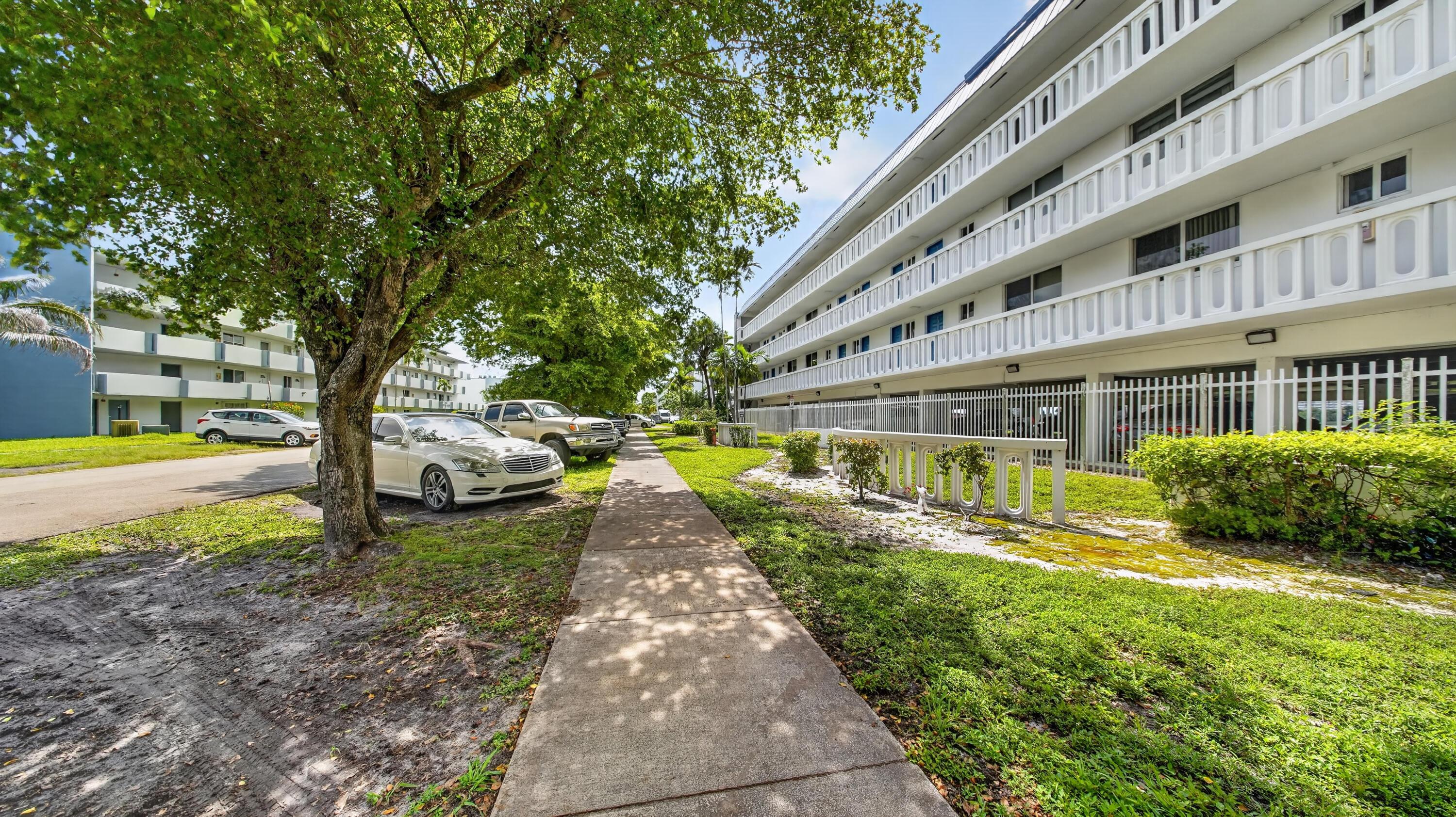 1100 NE 191st Street 44, Miami, FL 33179, Miami - Photo 3