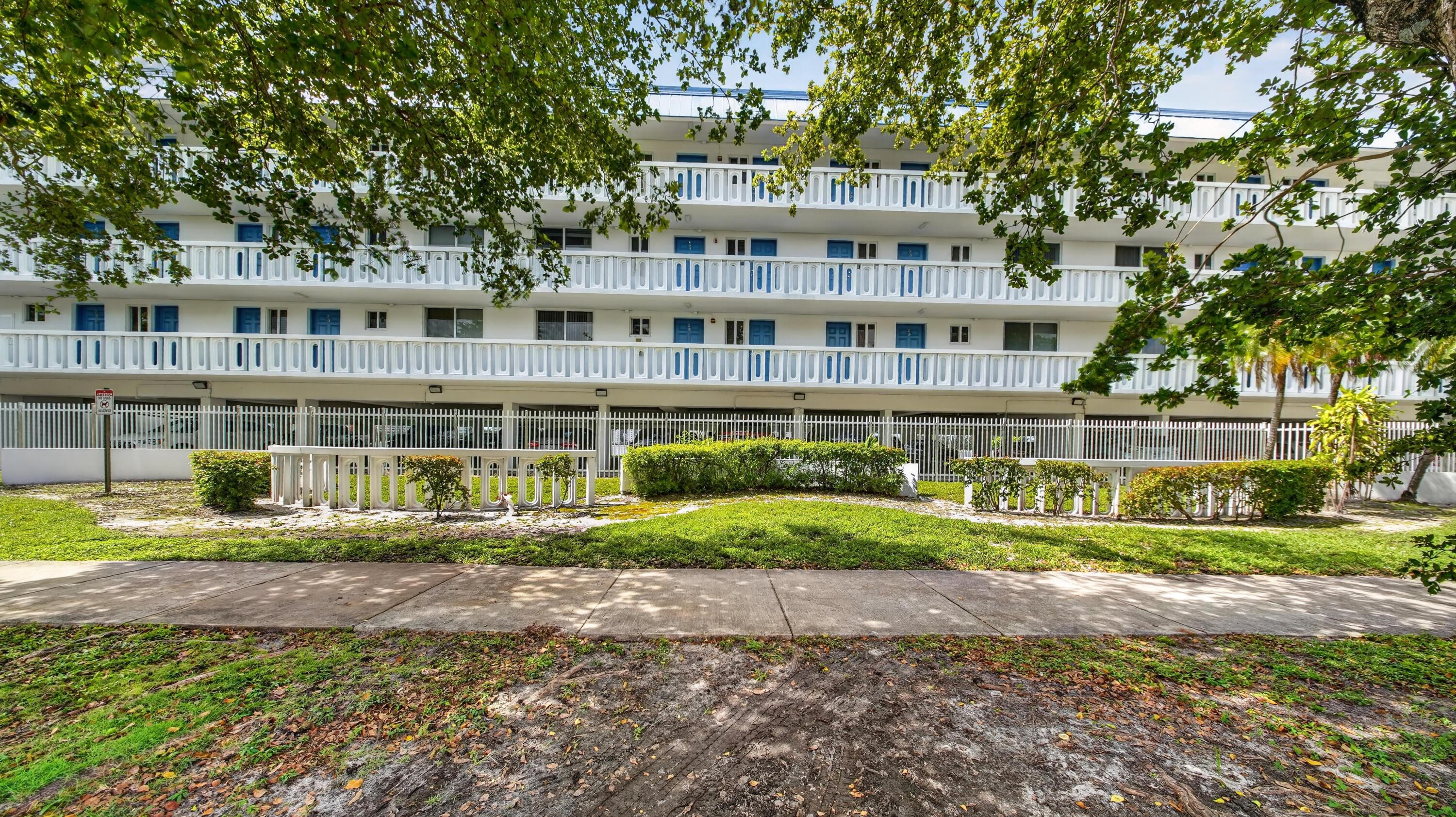 1100 NE 191st Street 44, Miami, FL 33179, Miami - Photo 2