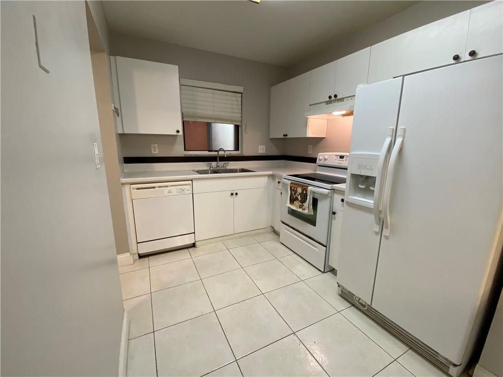 2967 Riverside Drive Unit 109, Coral Springs, FL 33065, Coral Springs - Photo 2