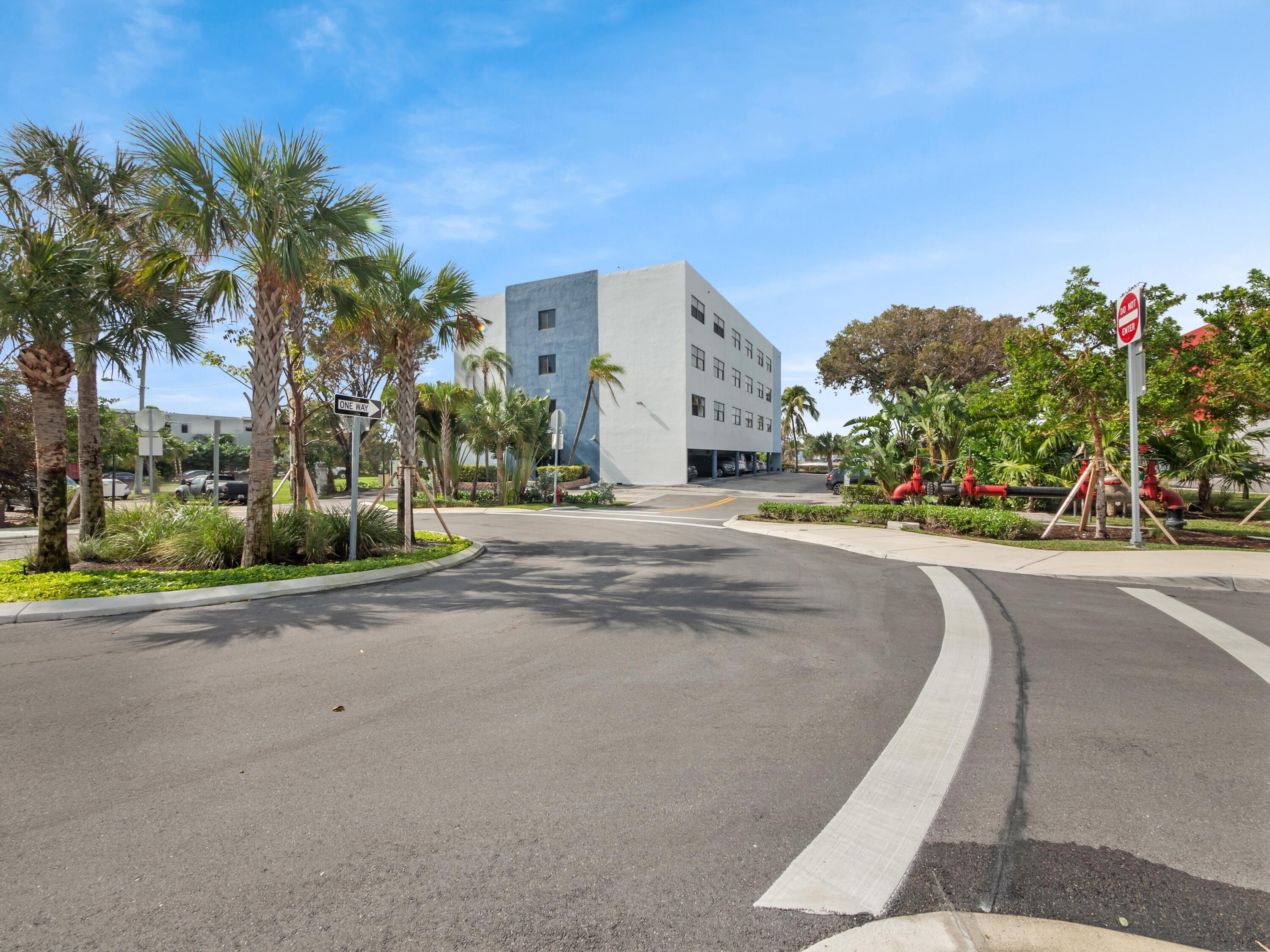 105 S Riverside Drive 402, Pompano Beach, FL 33062, Pompano Beach - Photo 3