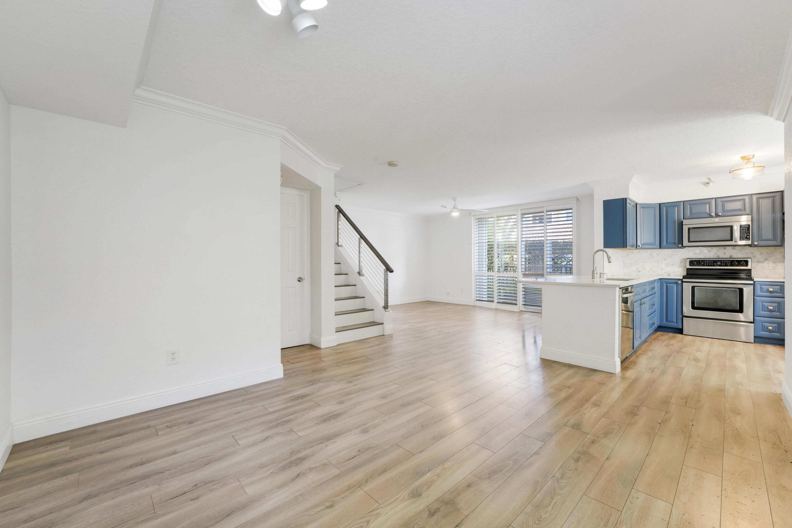 127 Yacht Club Way 101, Hypoluxo, FL 33462, Hypoluxo - Photo 4