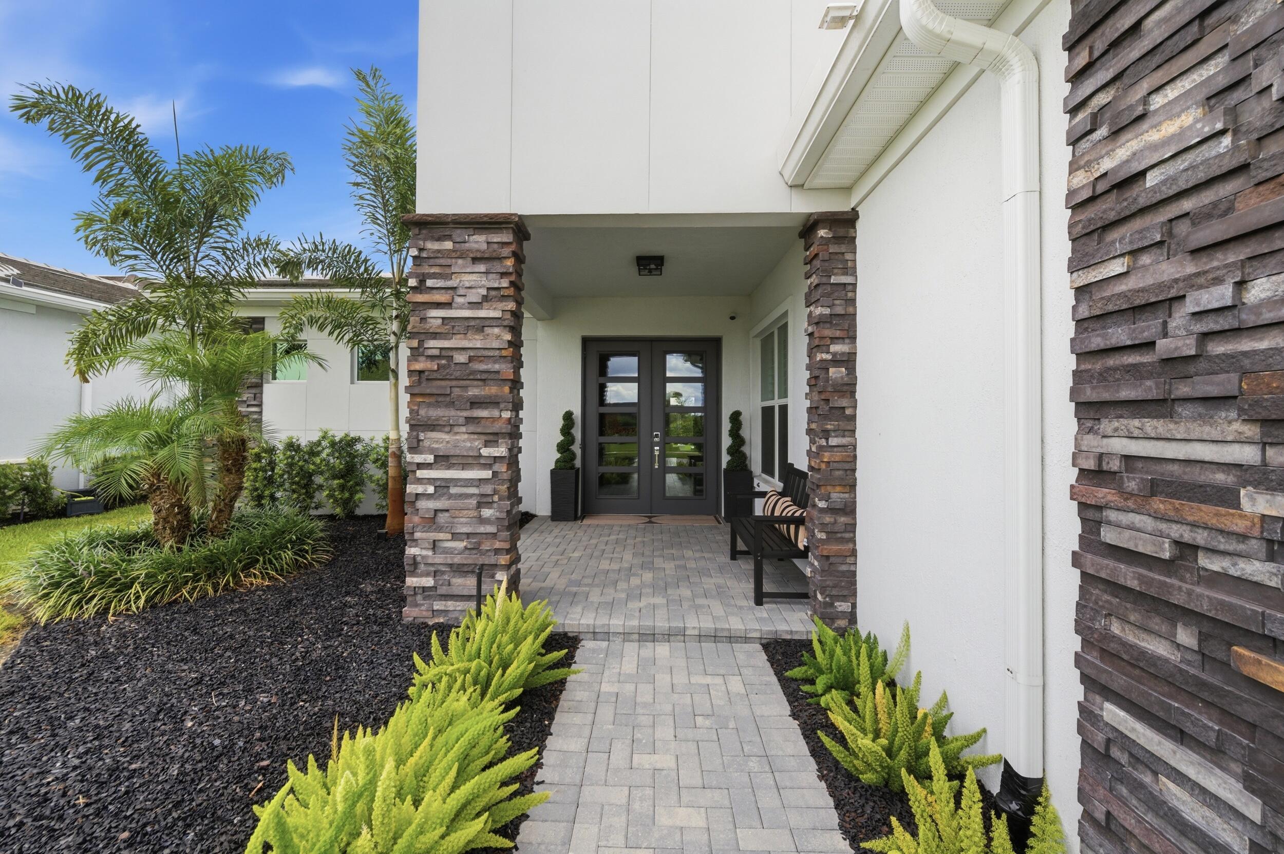10639 Vineyard Drive, Port St. Lucie, FL 34987, Port St. Lucie - Photo 3