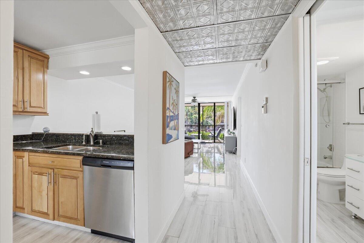 16 Royal Palm Way 205, Boca Raton, FL 33432, Boca Raton - Photo 2