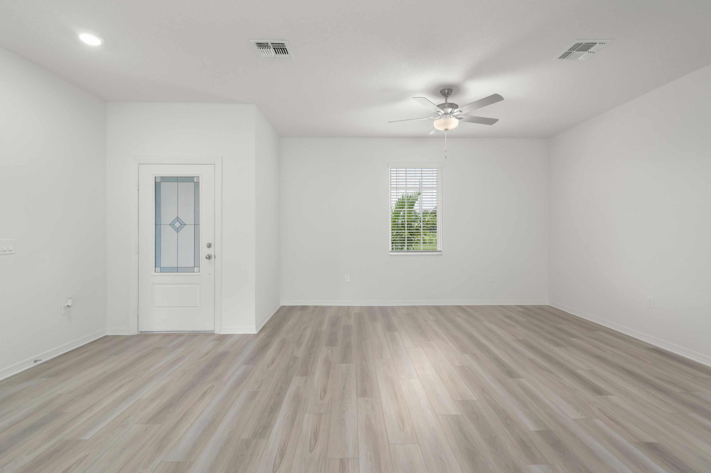 9375 103rd Avenue, Vero Beach, FL 32967, Vero Beach - Photo 4