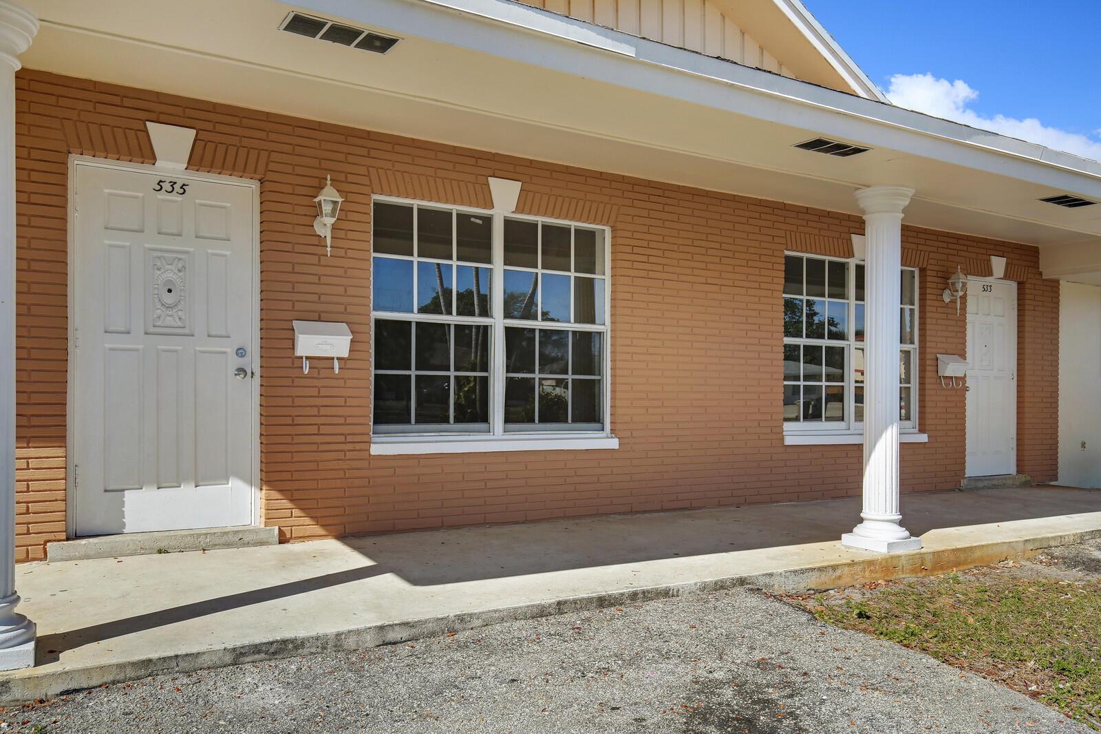 533 W Jasmine Drive B, Lake Park, FL 33403, Lake Park - Photo 2