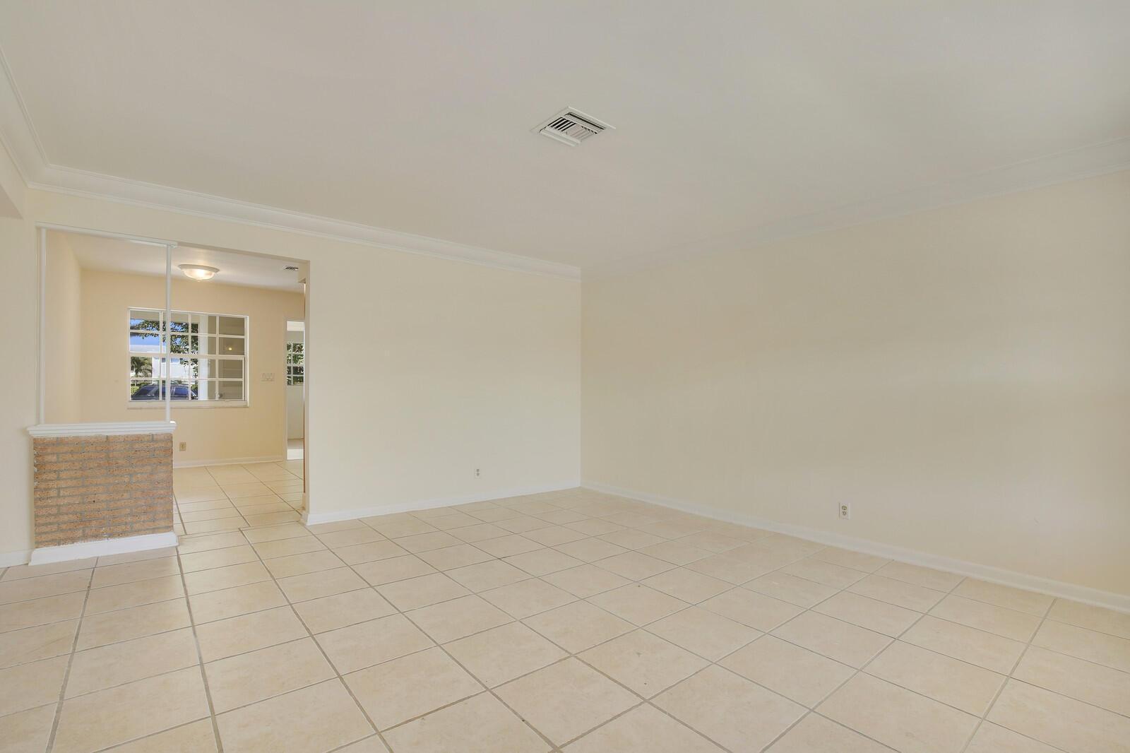 533 W Jasmine Drive B, Lake Park, FL 33403, Lake Park - Photo 4