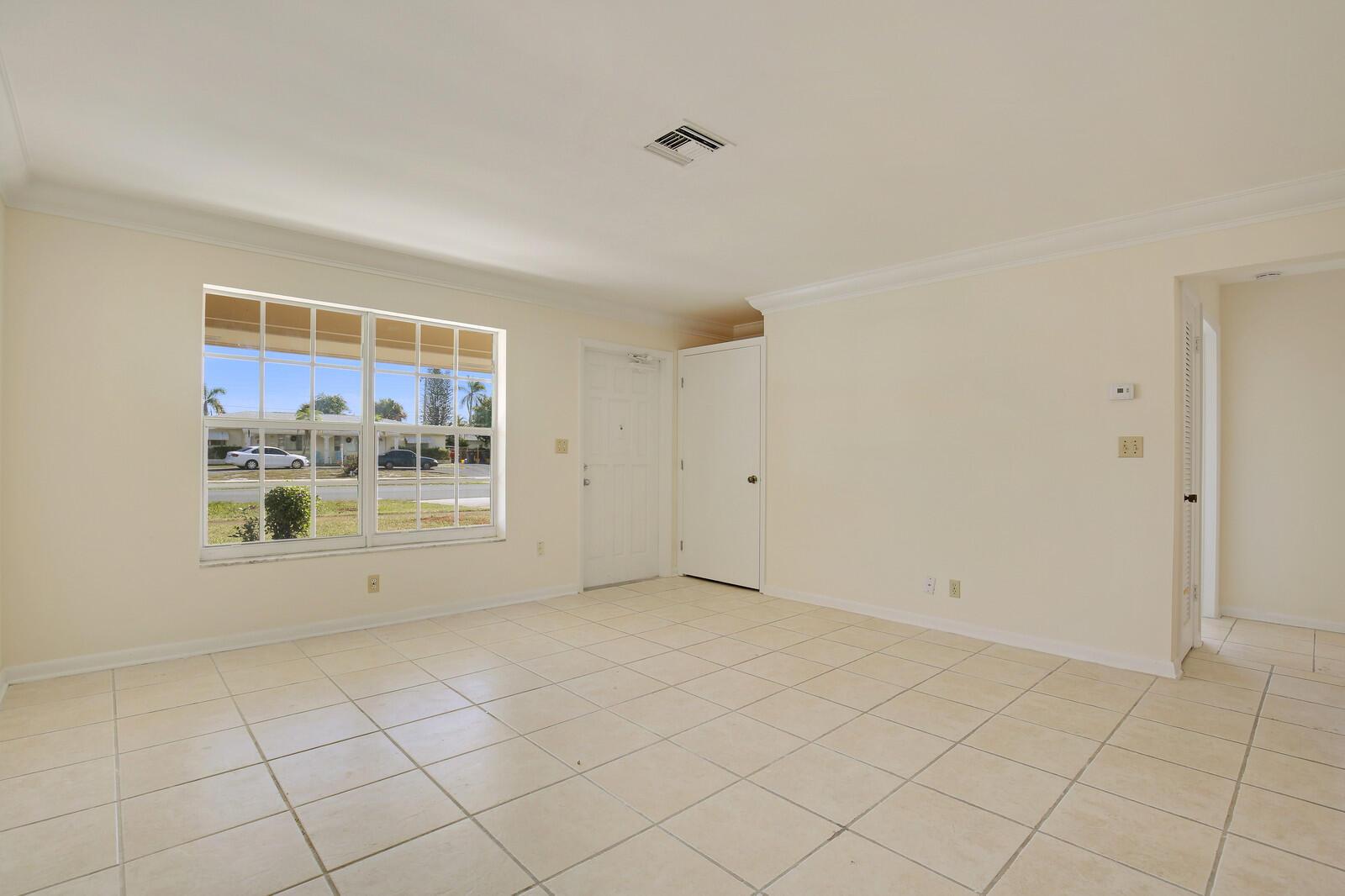 533 W Jasmine Drive B, Lake Park, FL 33403, Lake Park - Photo 5