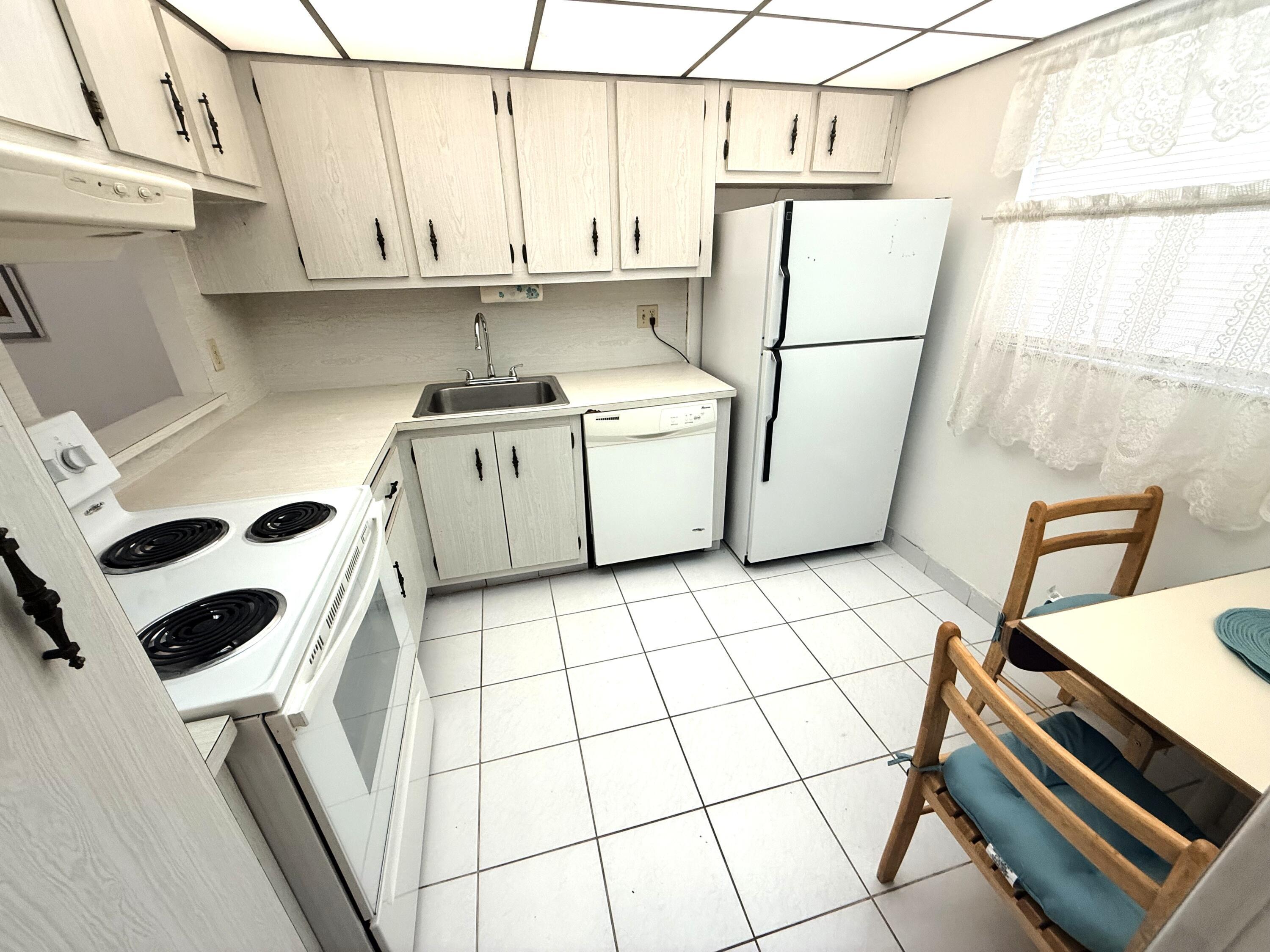 3050 Holiday Springs Boulevard 111, Margate, FL 33063, Margate - Photo 5