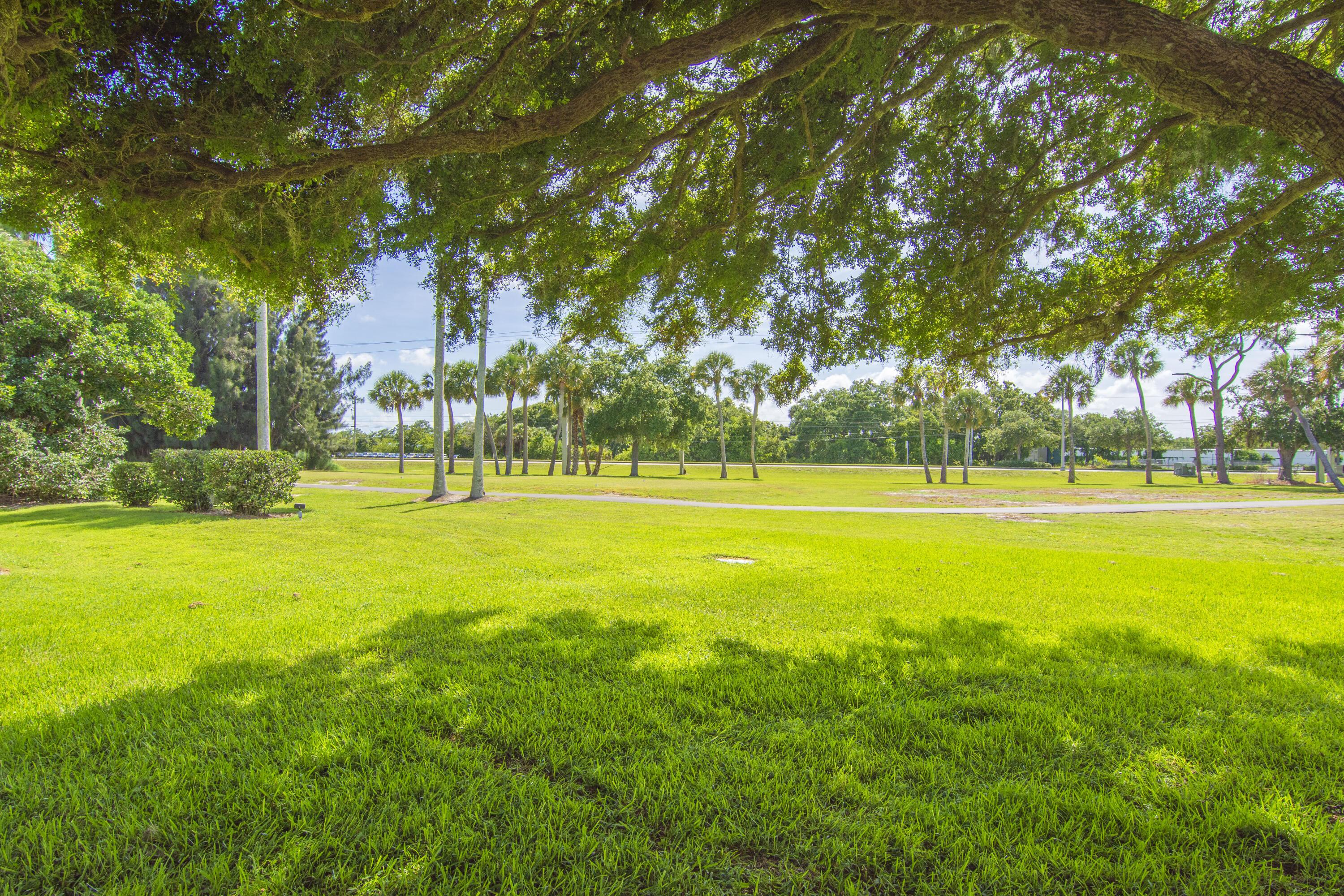 16 Vista Palm Lane 106, Vero Beach, FL 32962, Vero Beach - Photo 2