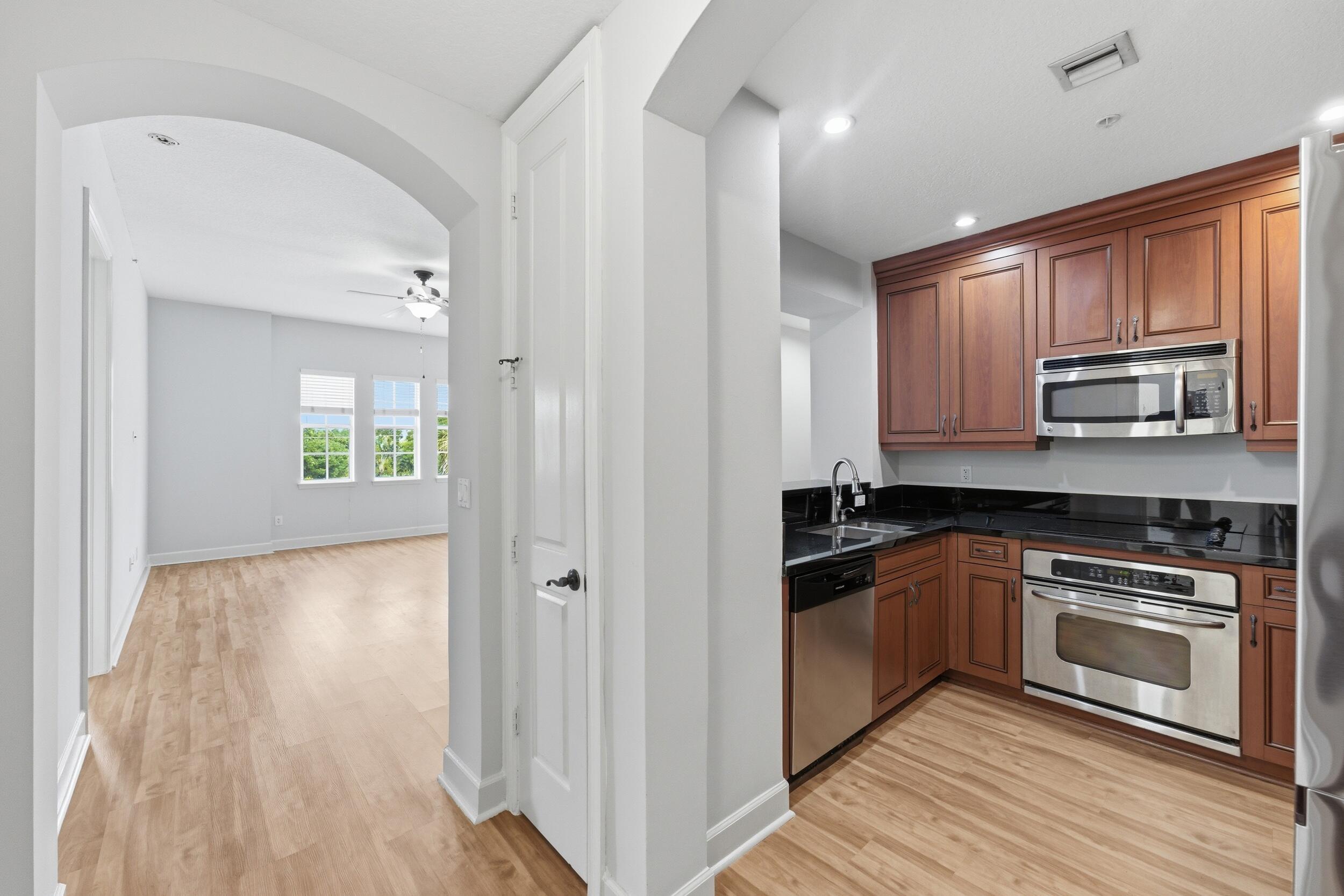 200 NE 2nd Avenue 316, Delray Beach, FL 33444, Delray Beach - Photo 3