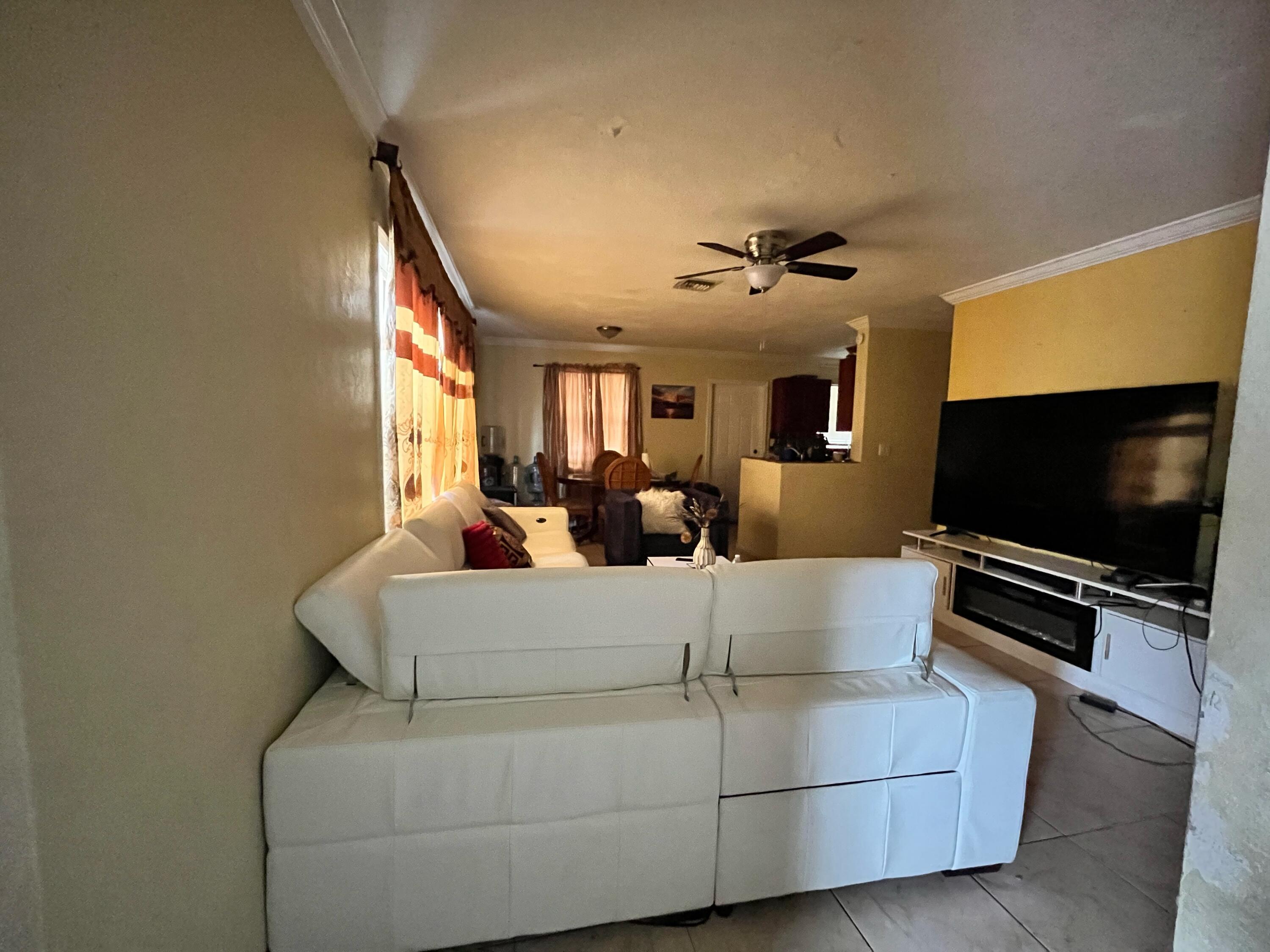 4730 NE 2nd Avenue NE, Deerfield Beach, FL 33064, Deerfield Beach - Photo 3