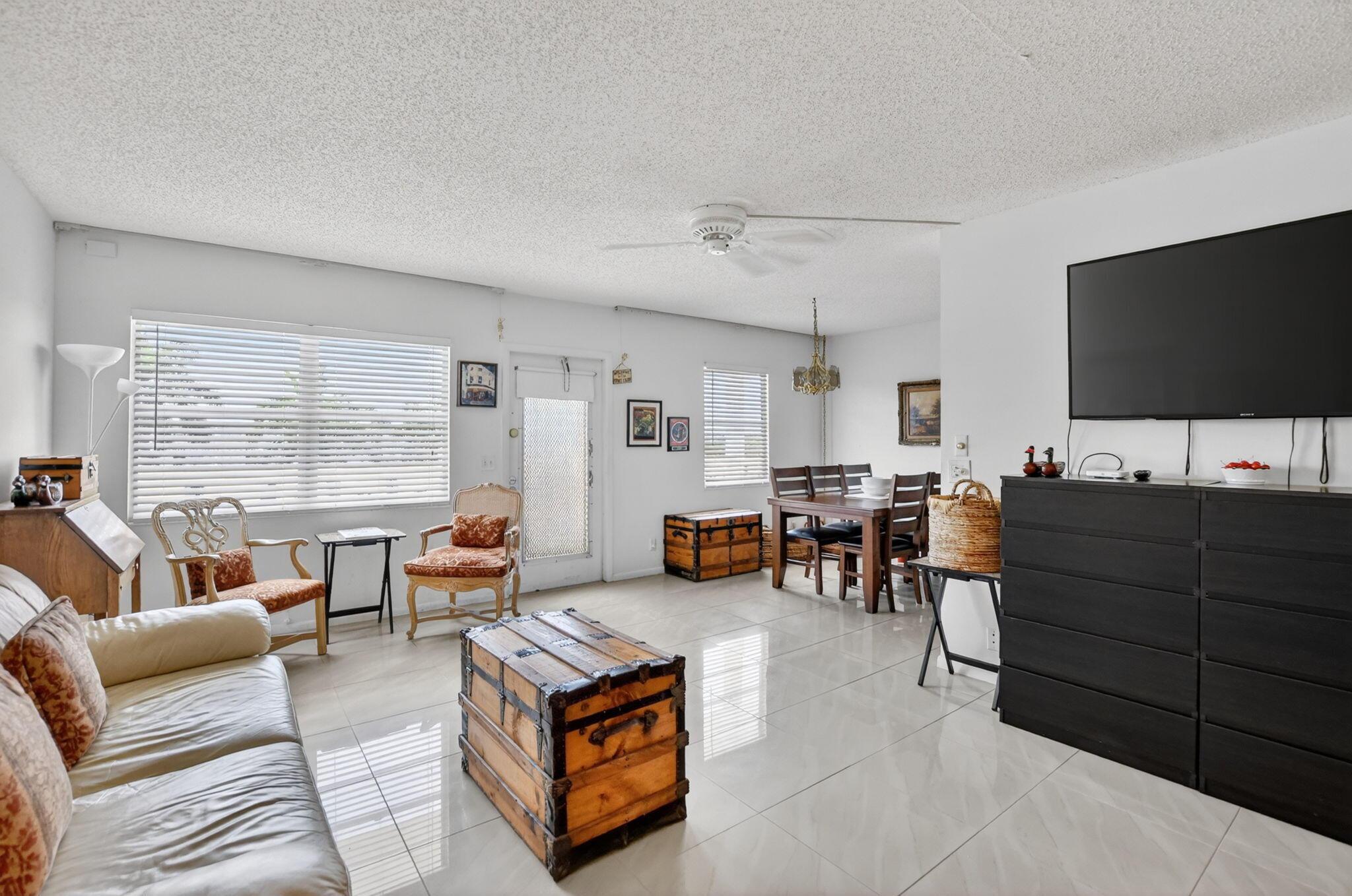 4024 Guildford E 4024, Boca Raton, FL 33434, Boca Raton - Photo 3