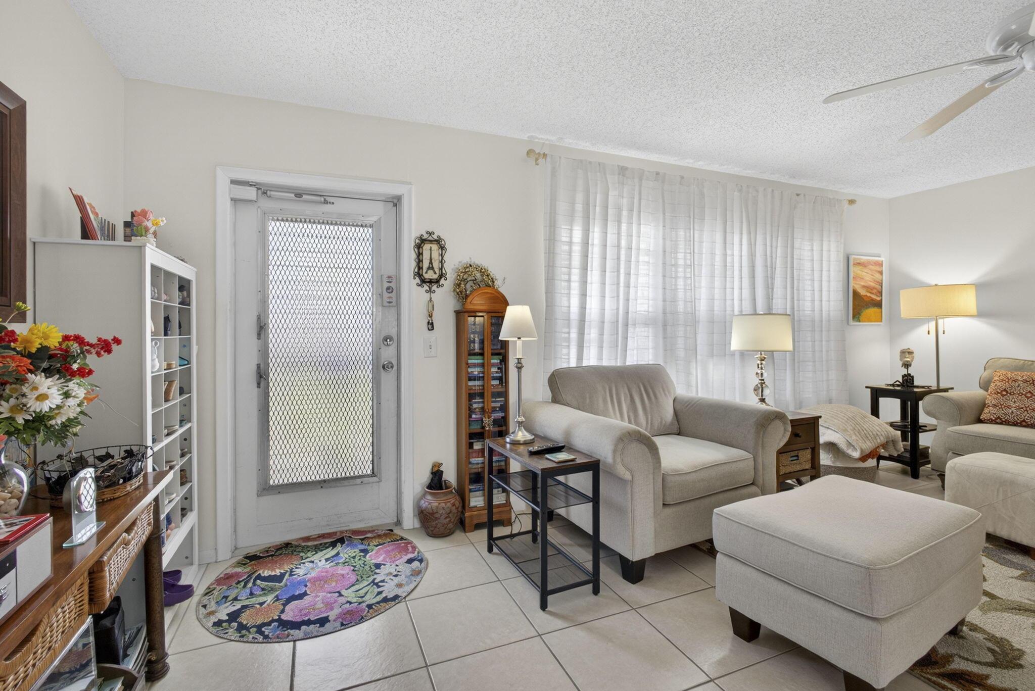 308 Greenbrier A, West Palm Beach, FL 33417, West Palm Beach - Photo 2