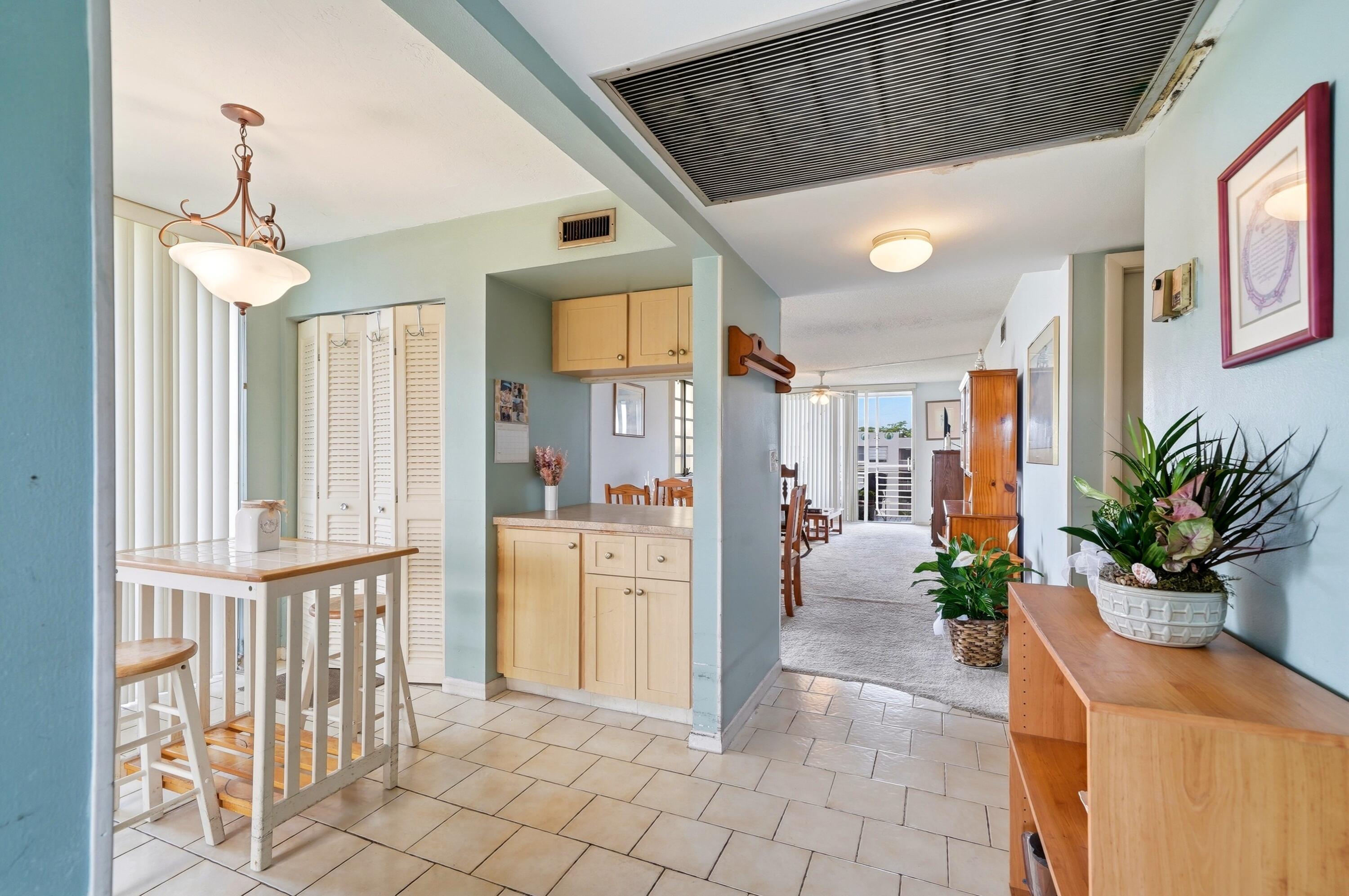 901 Colony Point Circle 523, Pembroke Pines, FL 33026, Pembroke Pines - Photo 3