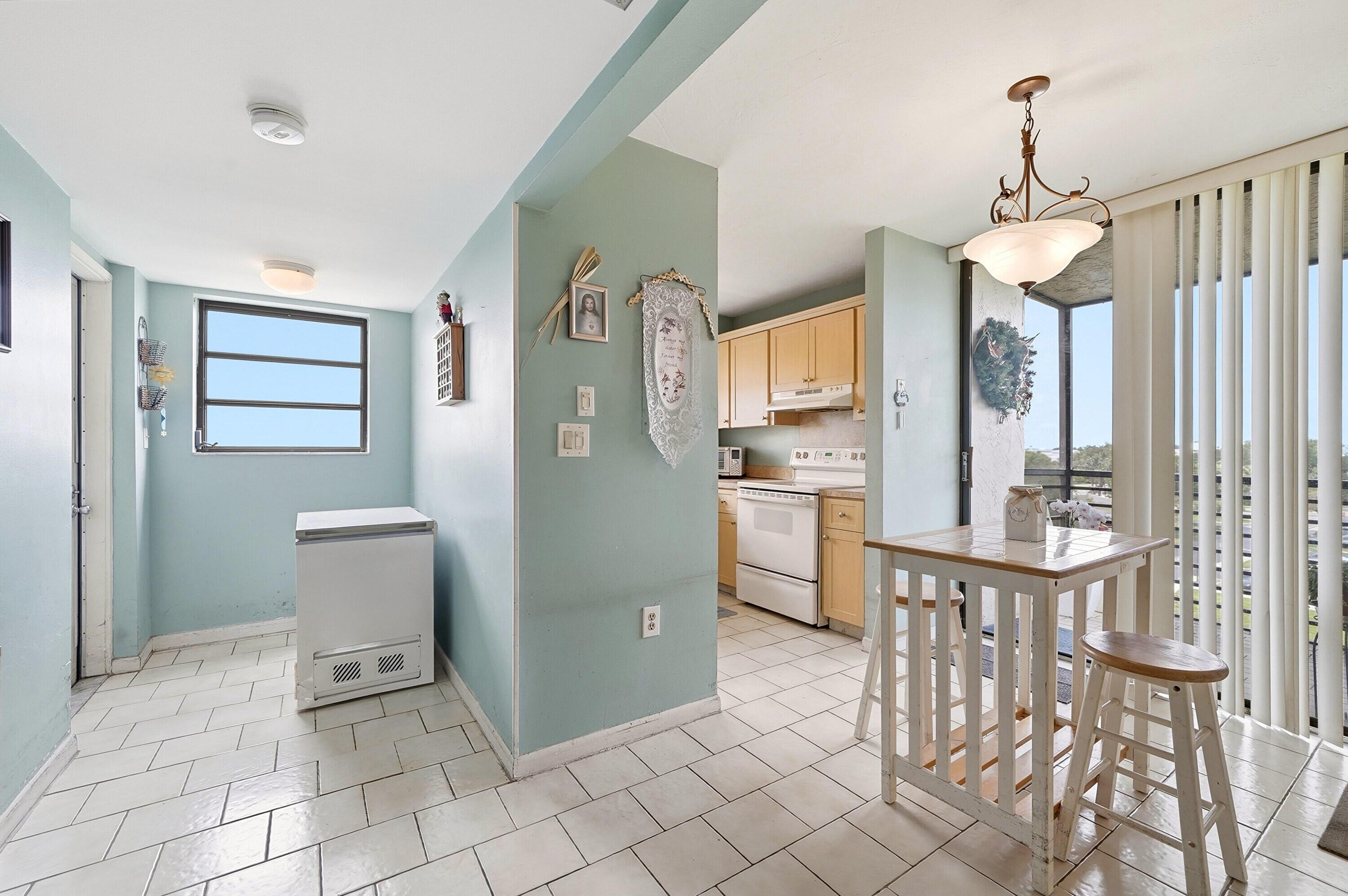 901 Colony Point Circle 523, Pembroke Pines, FL 33026, Pembroke Pines - Photo 4
