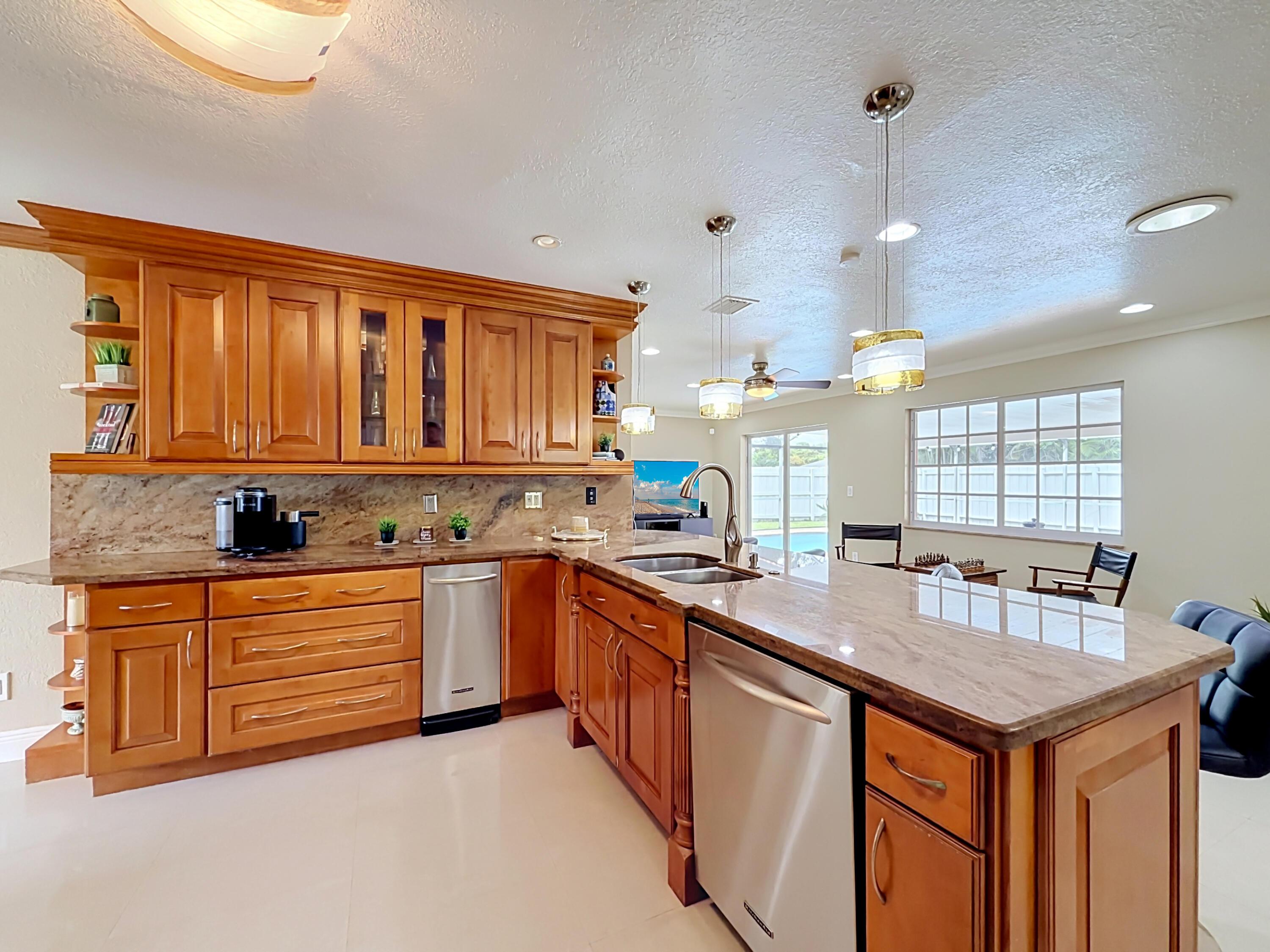 851 E Plantation Circle, Plantation, FL 33324, Plantation - Photo 4