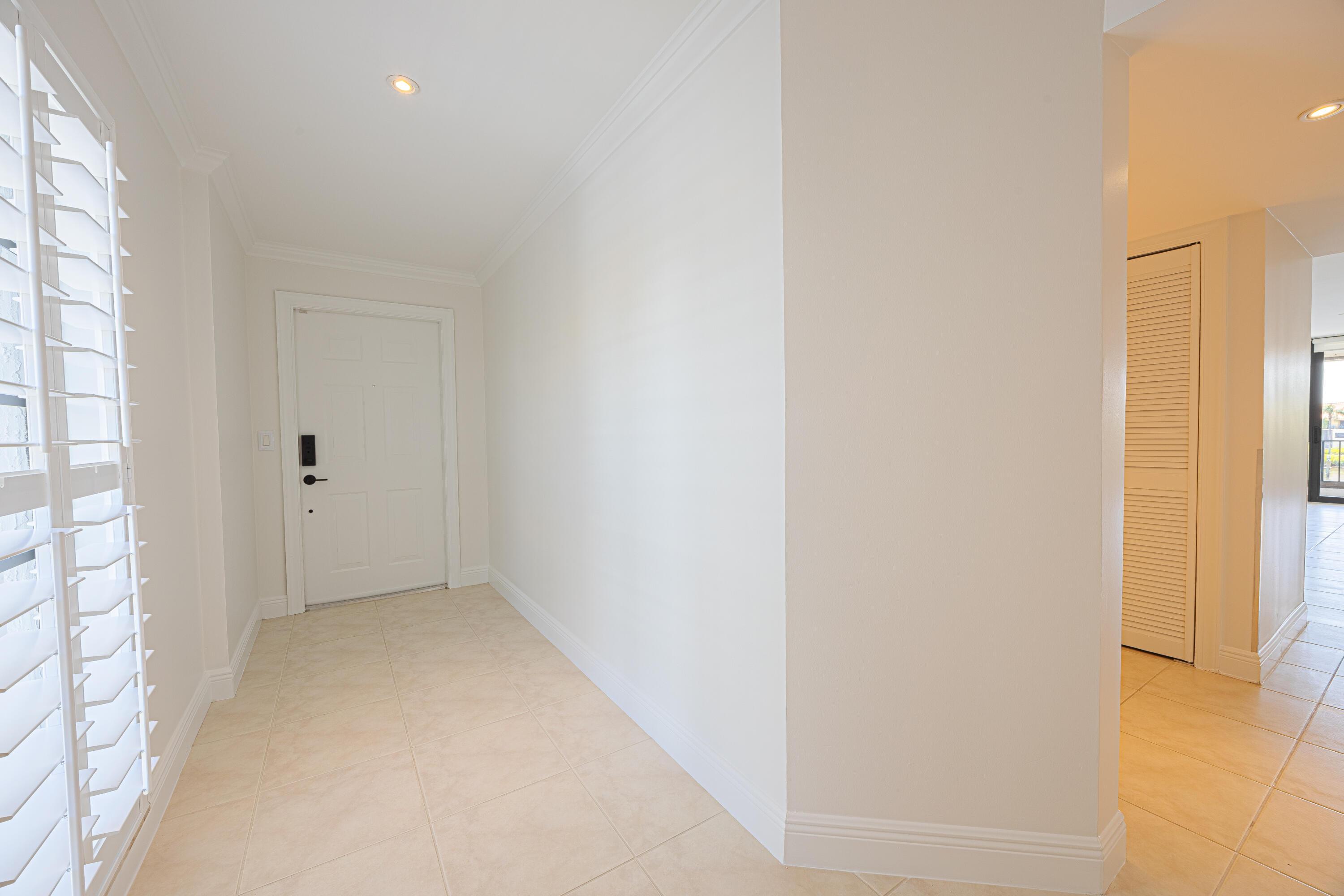 801 Palm Trail 9, Delray Beach, FL 33483, Delray Beach - Photo 5