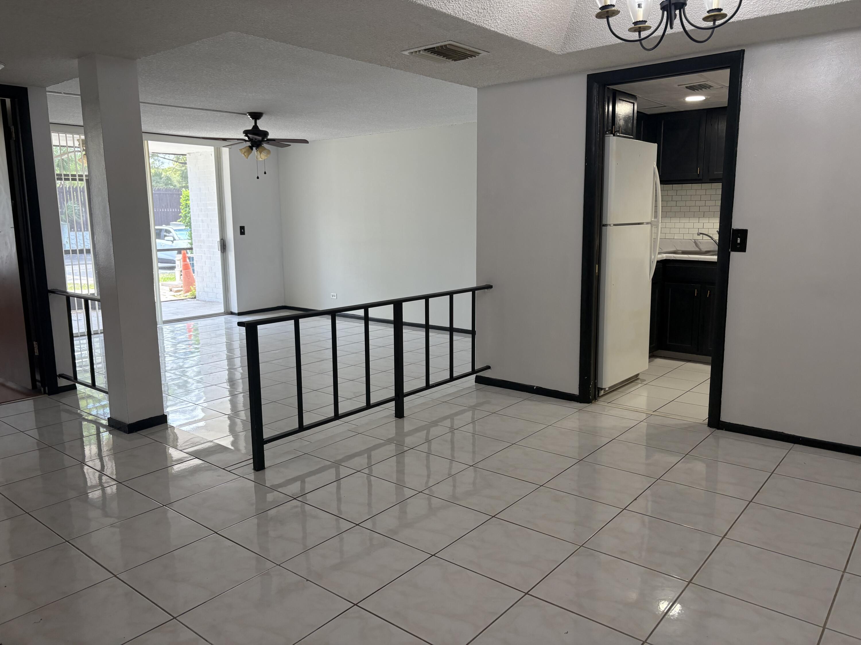 3660 Inverrary Drive 1b, Lauderhill, FL 33319, Lauderhill - Photo 3