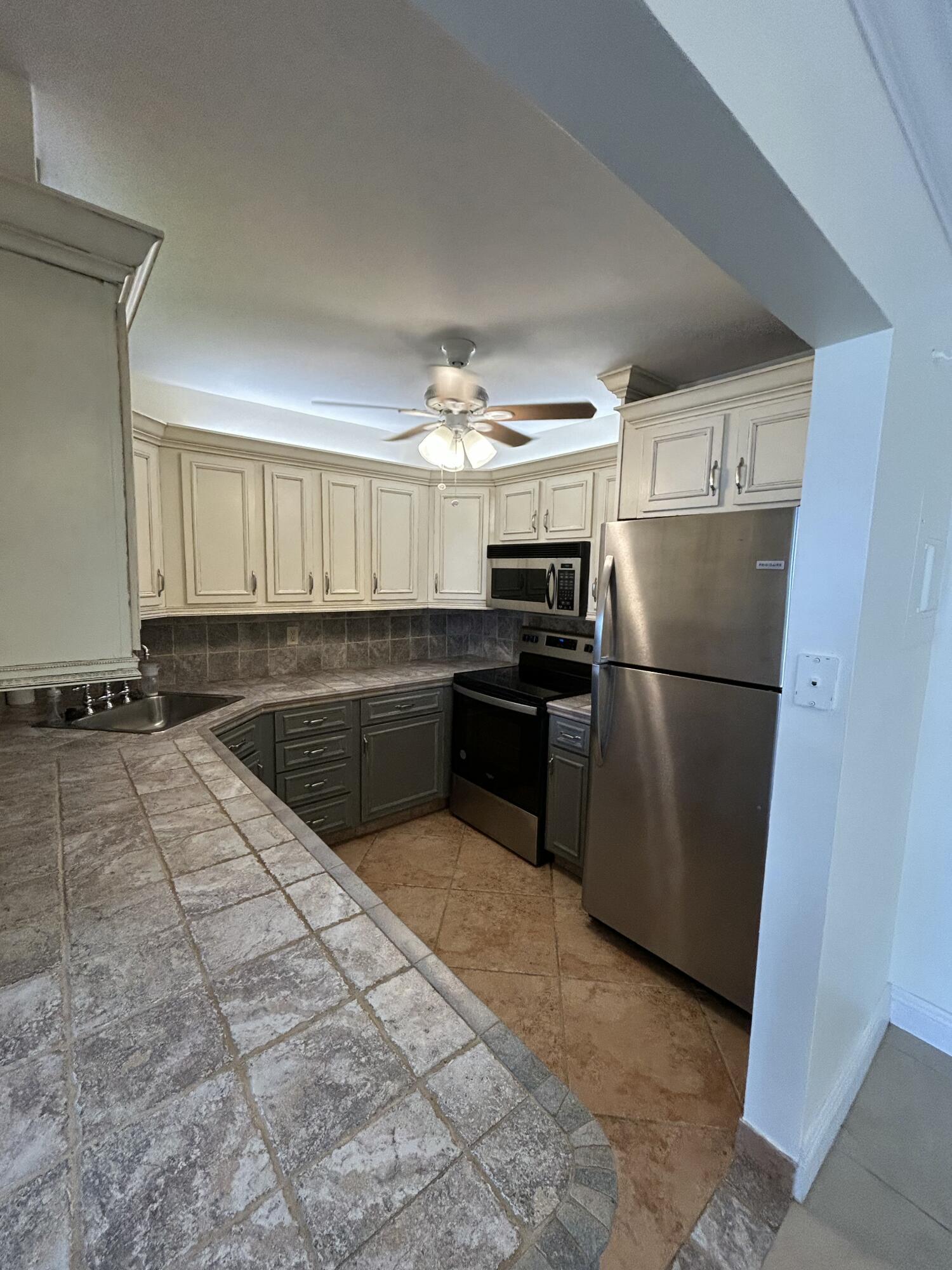 305 N Pompano Beach Boulevard 205, Pompano Beach, FL 33062, Pompano Beach - Photo 5