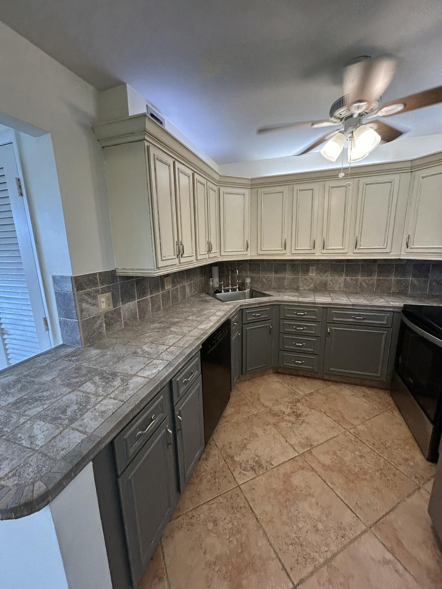 305 N Pompano Beach Boulevard 205, Pompano Beach, FL 33062, Pompano Beach - Photo 2