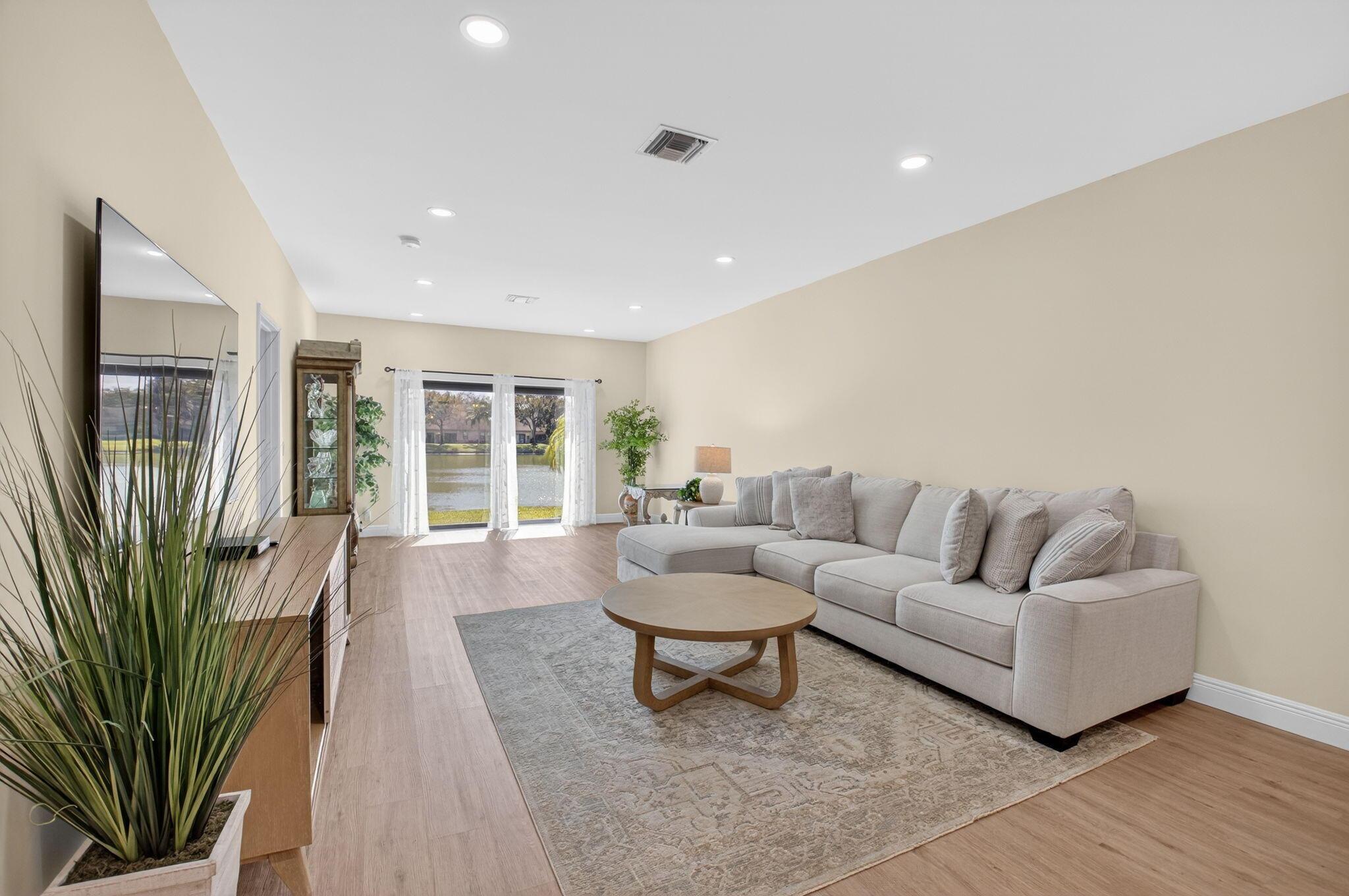 8350 Springlake Drive, Boca Raton, FL 33496, Boca Raton - Photo 3
