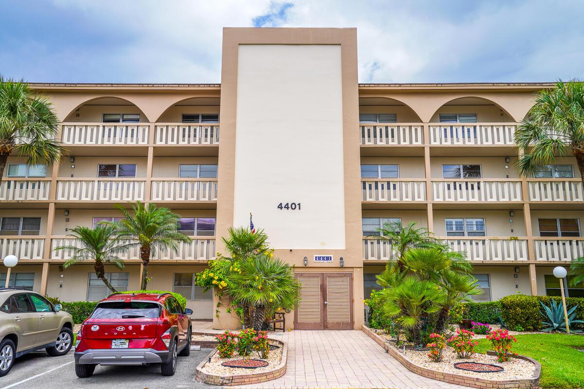 4401 Martinique Court D2, Coconut Creek, FL 33066, Coconut Creek - Photo 4
