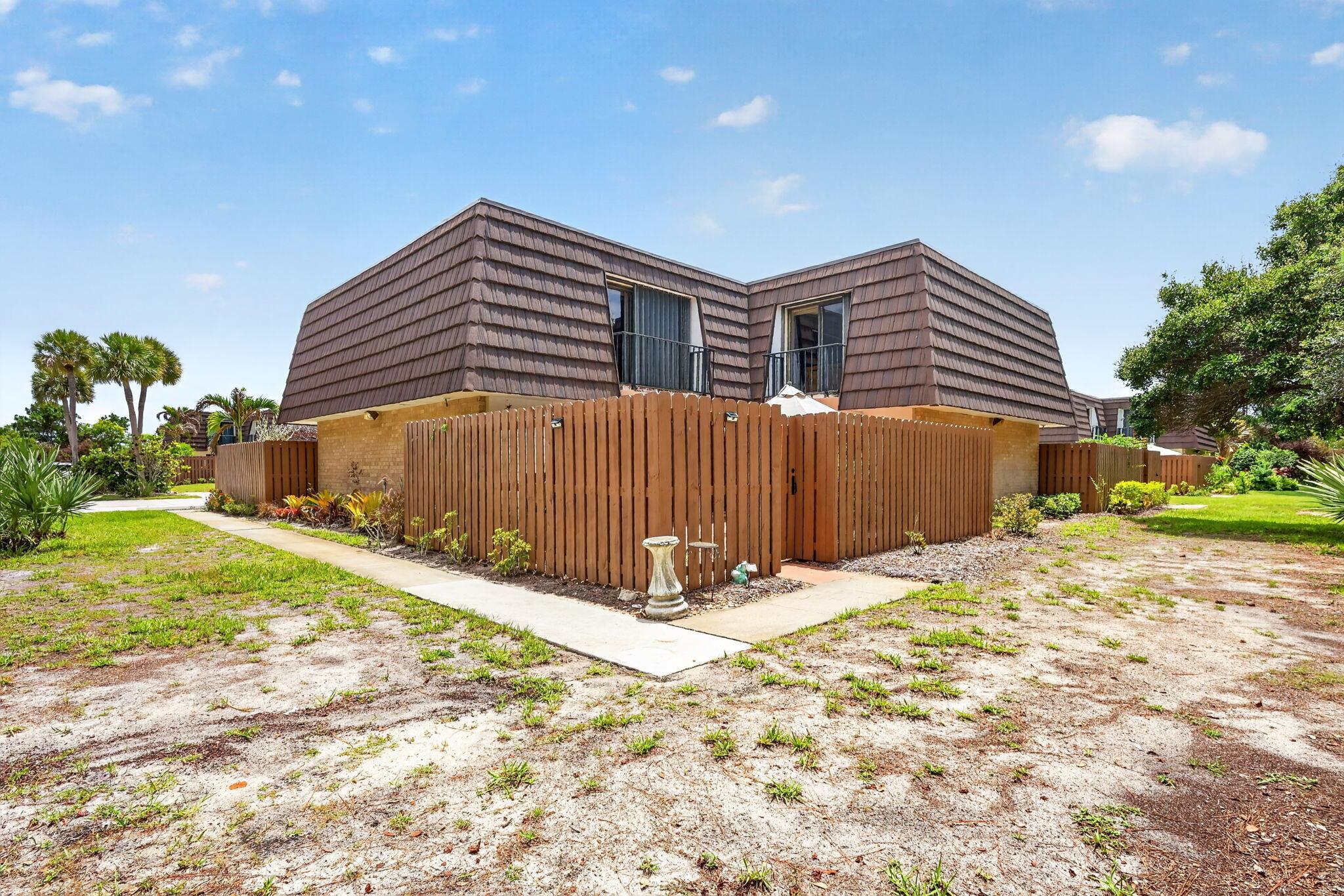 5706 SE Riverboat Drive 202, Stuart, FL 34997, Stuart - Photo 2