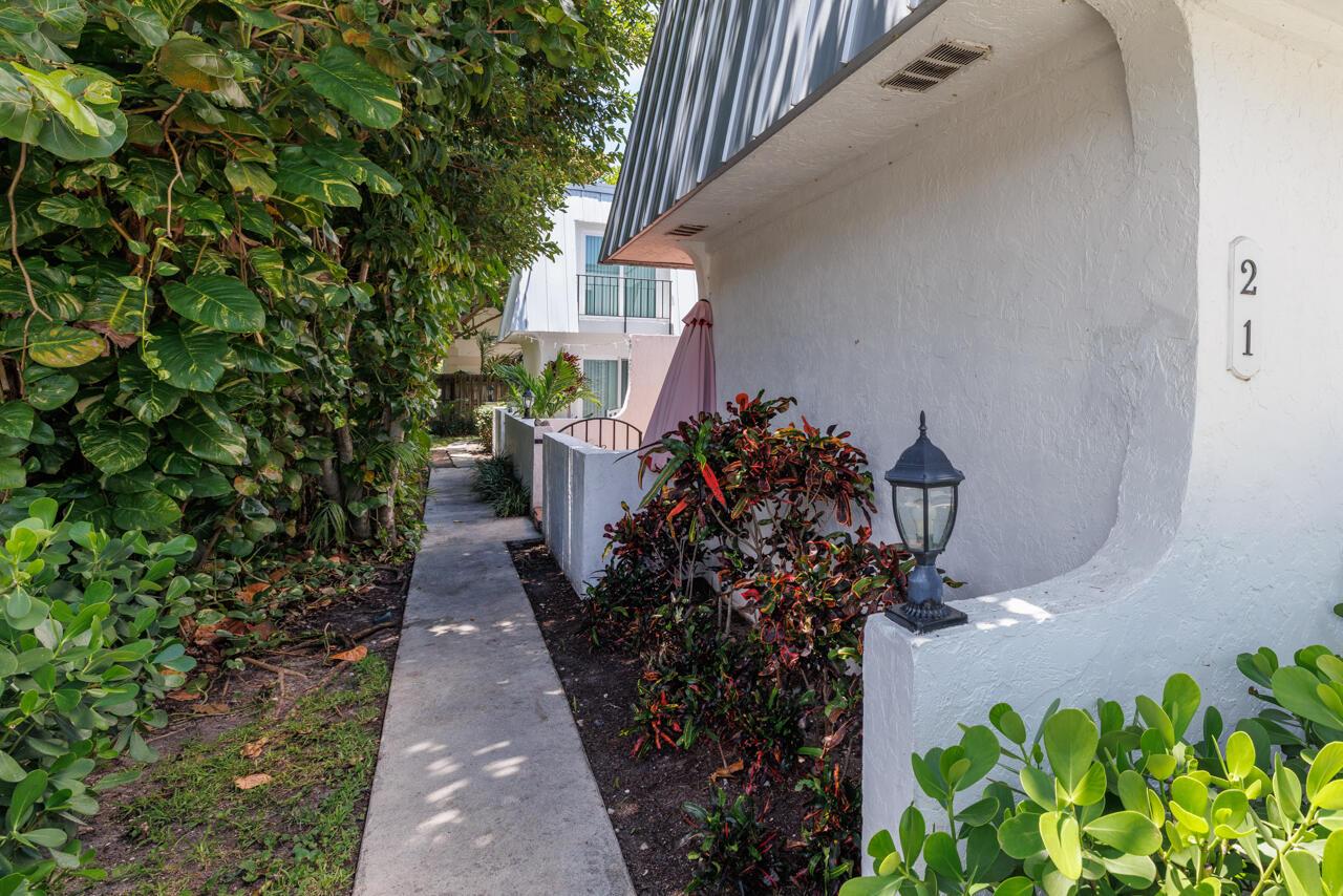 106 Linda Lane 1, Palm Beach Shores, FL 33404, Palm Beach Shores - Photo 4