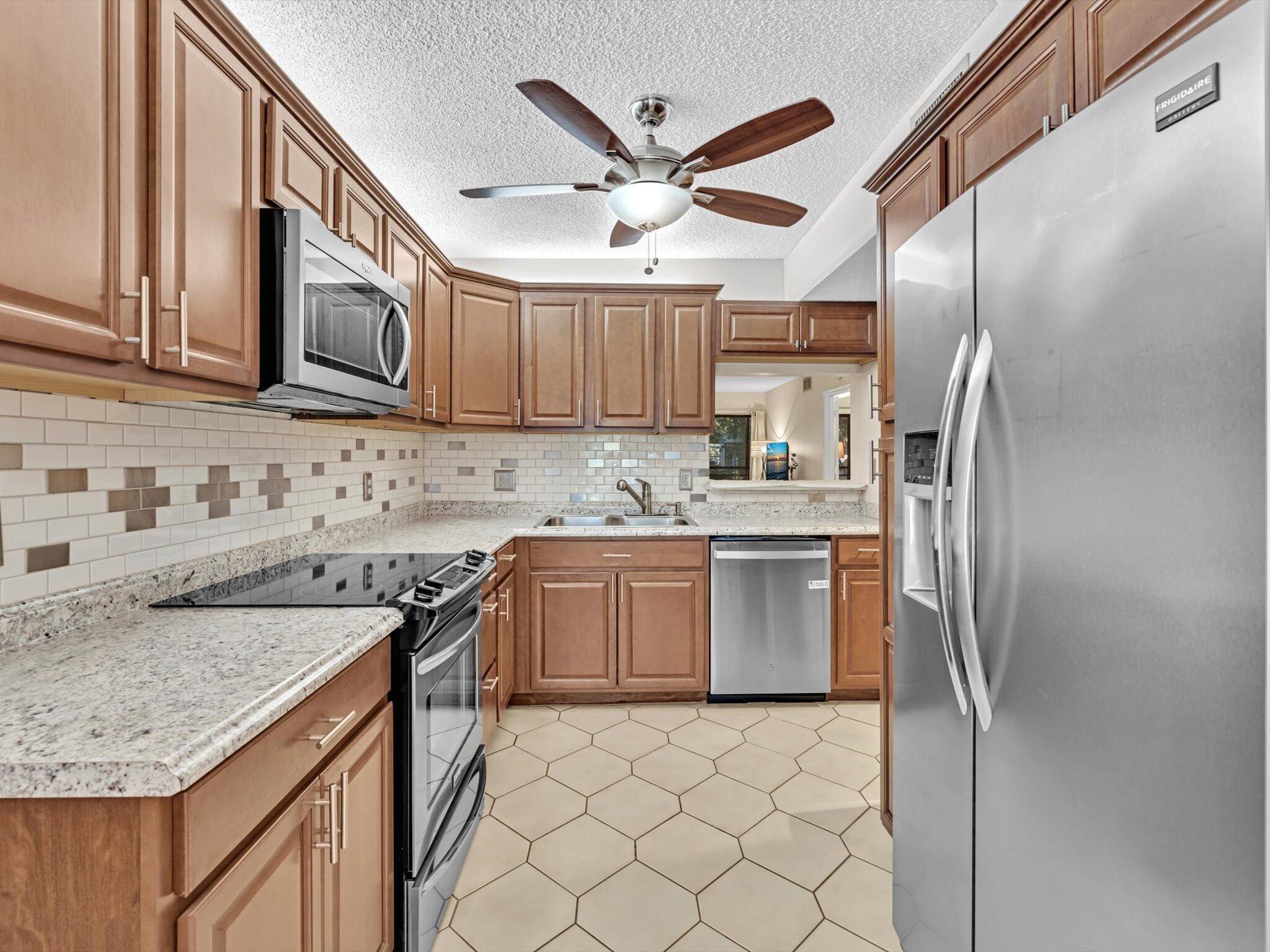 10143 Mangrove Drive 203, Boynton Beach, FL 33437, Boynton Beach - Photo 2