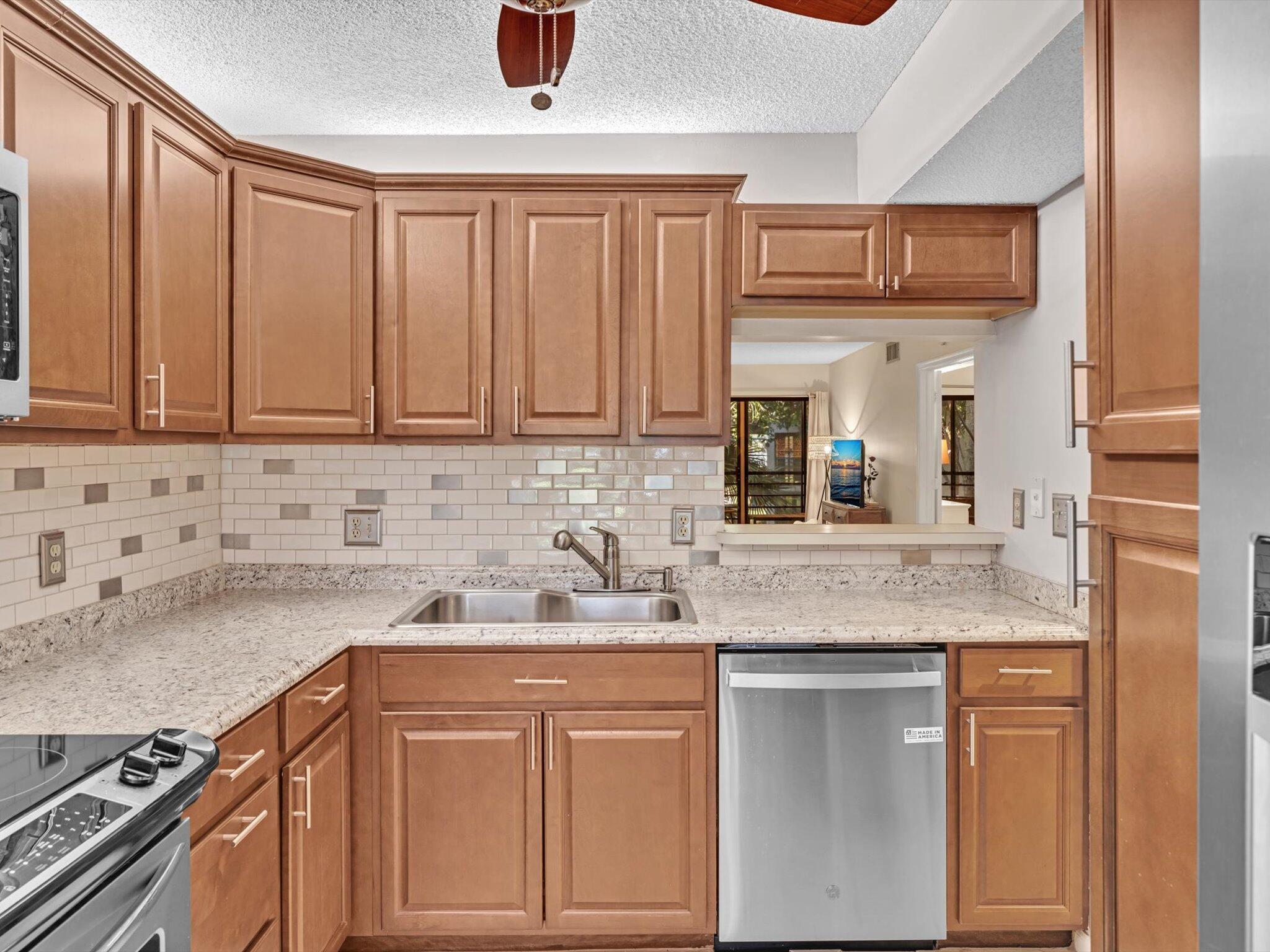 10143 Mangrove Drive 203, Boynton Beach, FL 33437, Boynton Beach - Photo 3