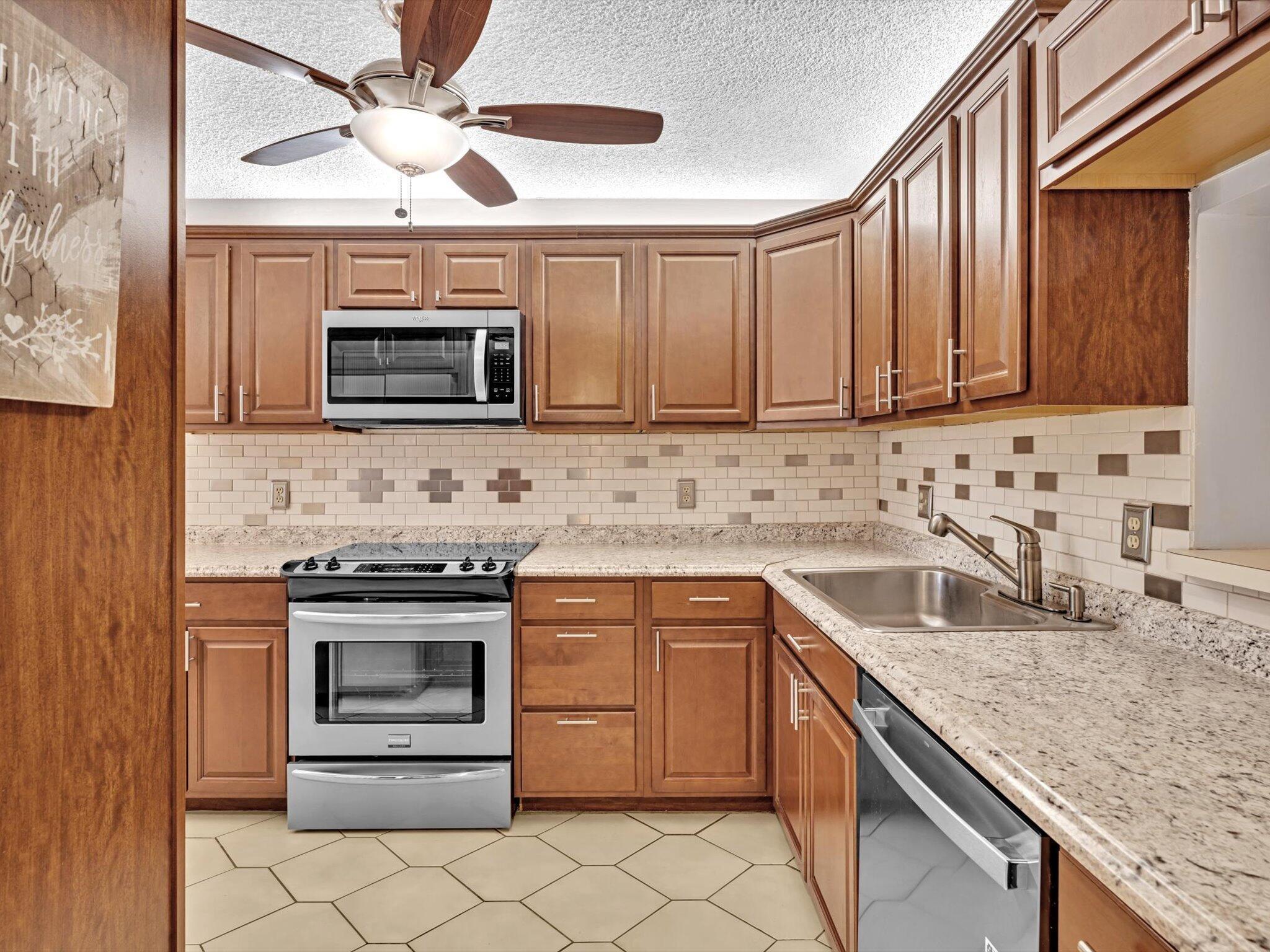 10143 Mangrove Drive 203, Boynton Beach, FL 33437, Boynton Beach - Photo 4