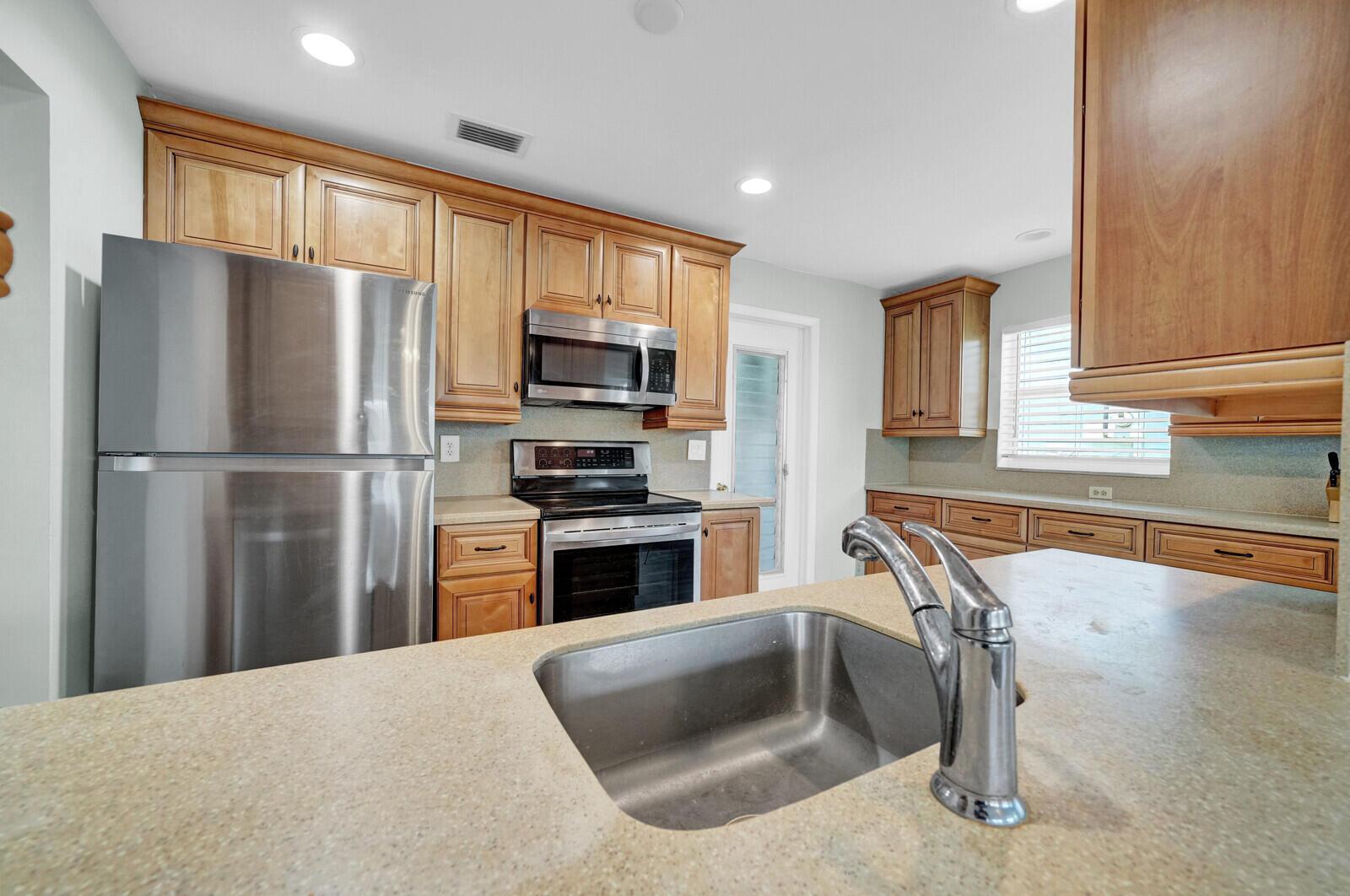 714 SW 16th Street, Boynton Beach, FL 33426, Boynton Beach - Photo 5