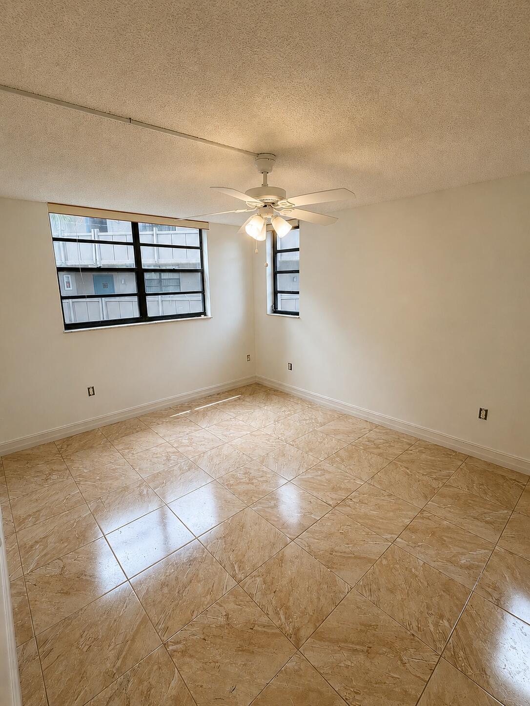 1000 Colony Point Circle 315, Pembroke Pines, FL 33026, Pembroke Pines - Photo 4