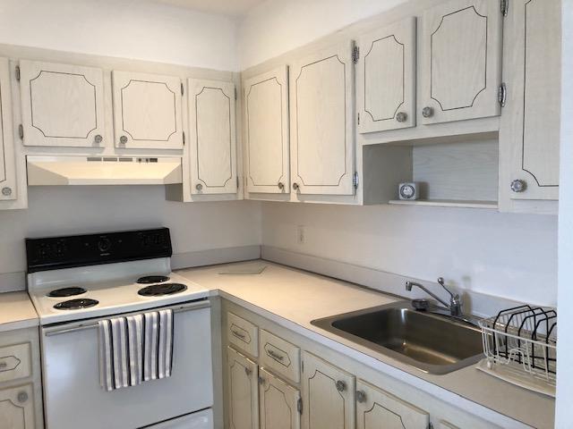 370 Saxony Trail, Delray Beach, FL 33446, Delray Beach - Photo 2