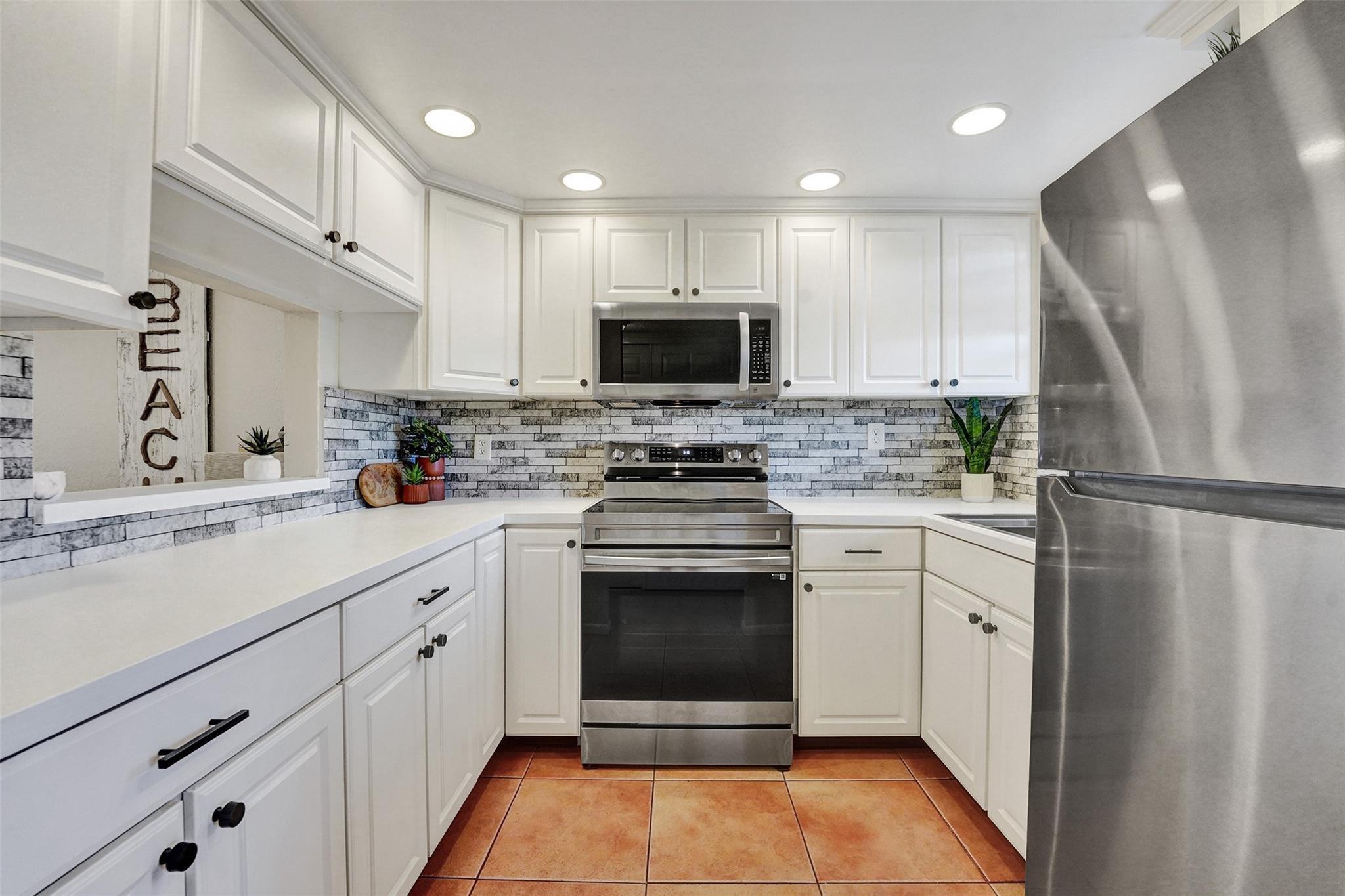 6570 Royal Palm Boulevard 210j, Margate, FL 33063, Margate - Photo 2