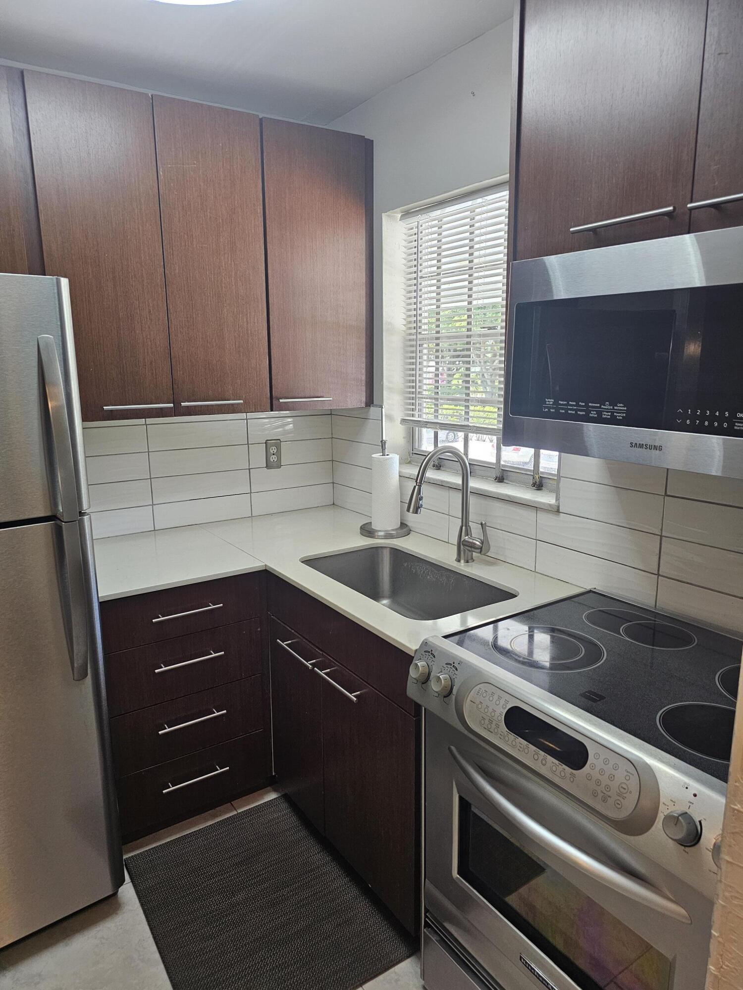 2475 W Golf Boulevard 243, Pompano Beach, FL 33064, Pompano Beach - Photo 3