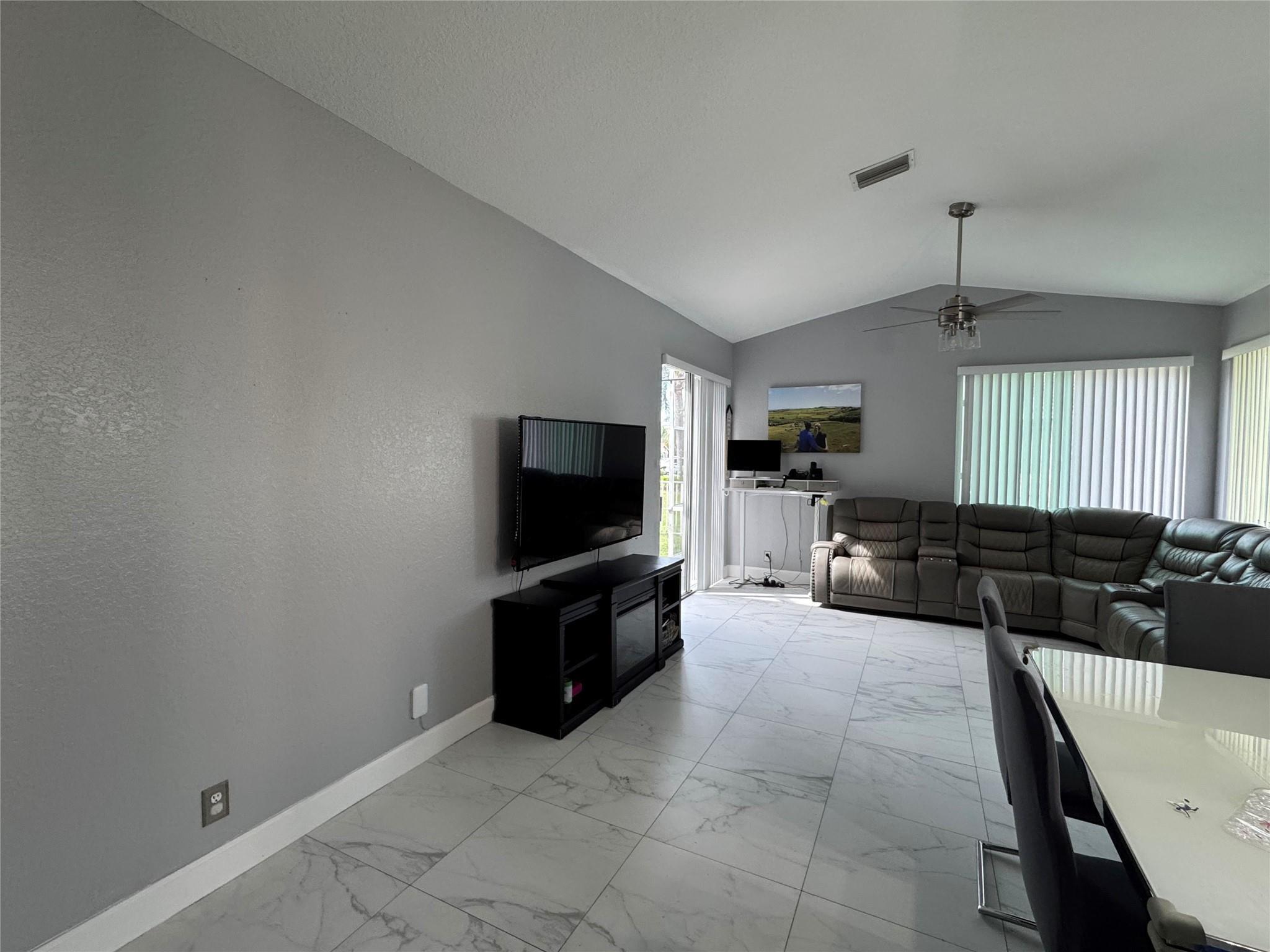 1102 SW 158th Avenue, Pembroke Pines, FL 33027, Pembroke Pines - Photo 4