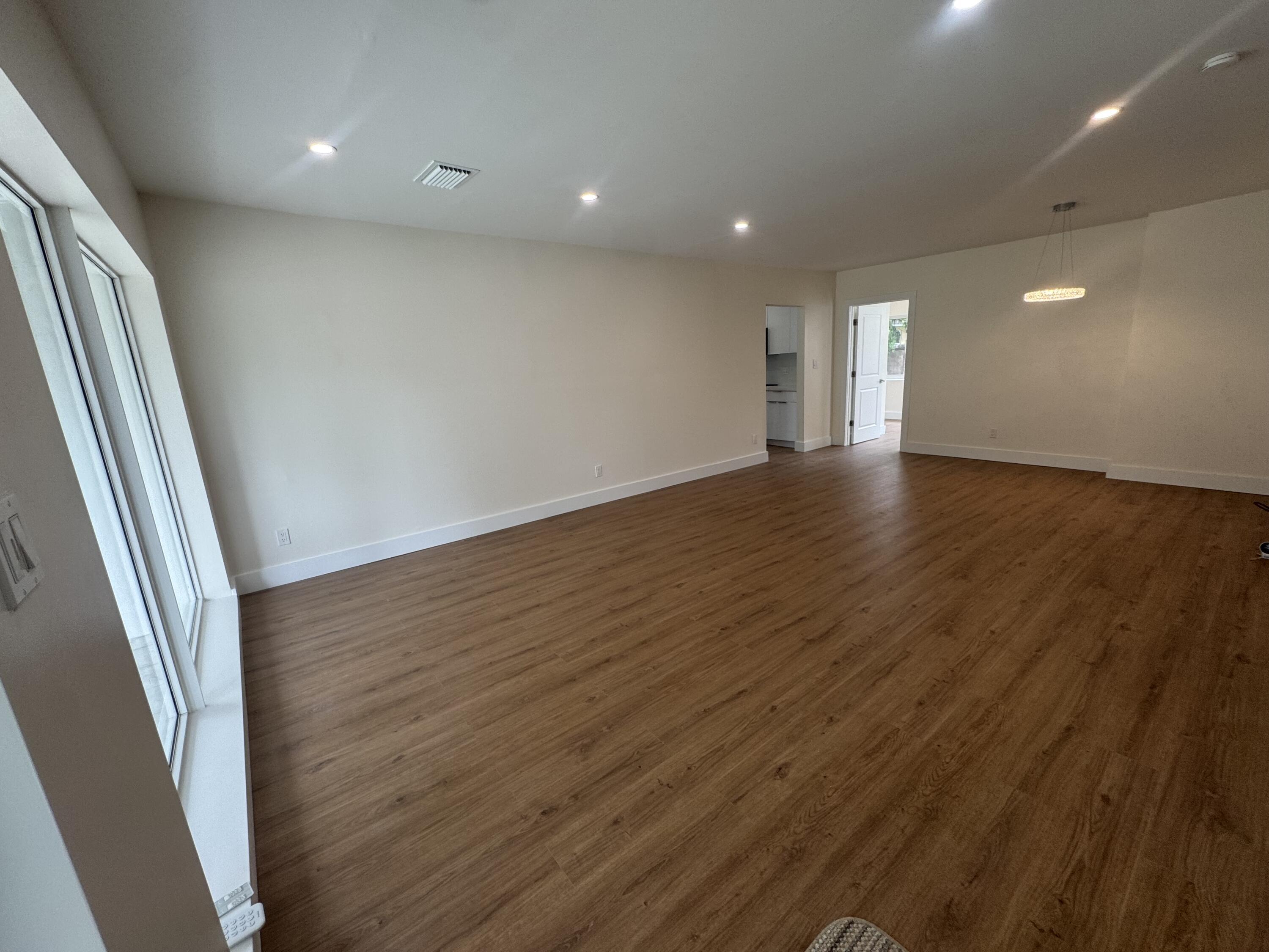 725 NE 160th Terrace, Miami, FL 33162, Miami - Photo 4