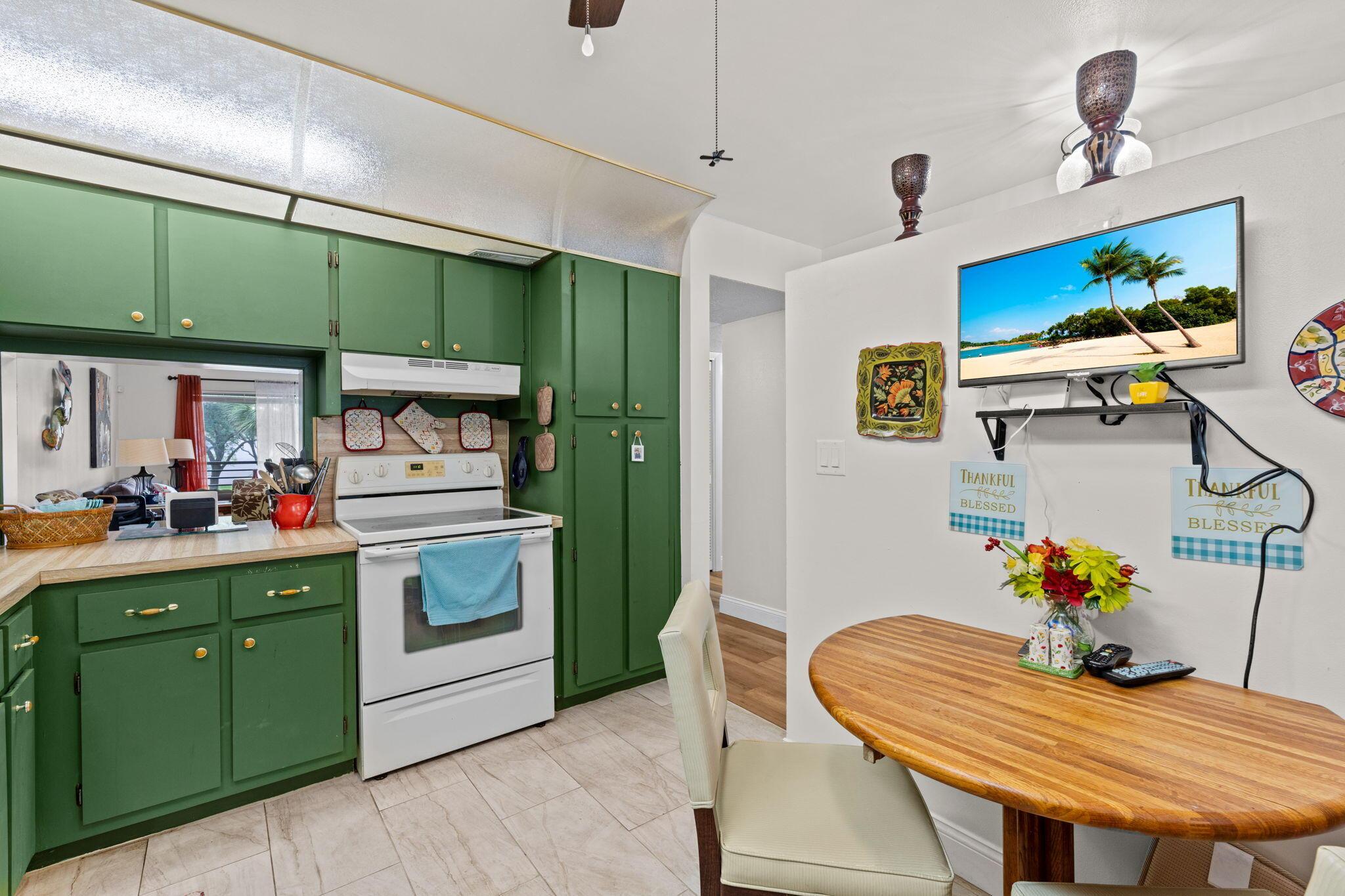 6095 N Sabal Palm Boulevard 207, Tamarac, FL 33319, Tamarac - Photo 5