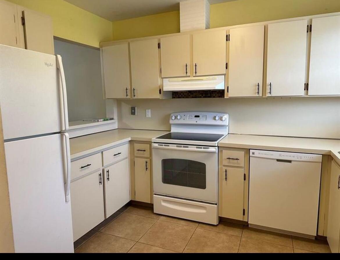 8682 Satalite Terrace, West Palm Beach, FL 33403, West Palm Beach - Photo 2