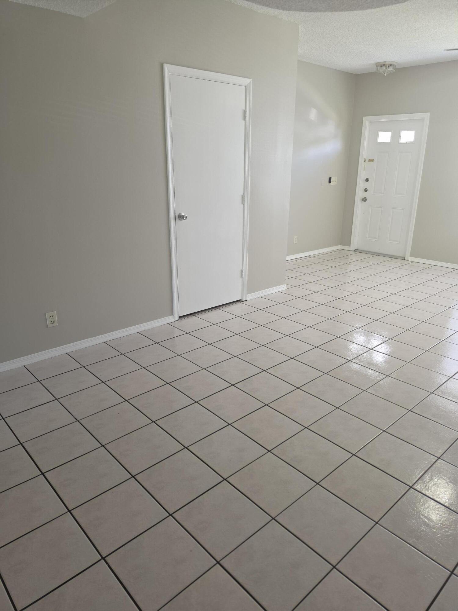 51 Whitehead Circle 51, Weston, FL 33326, Weston - Photo 4