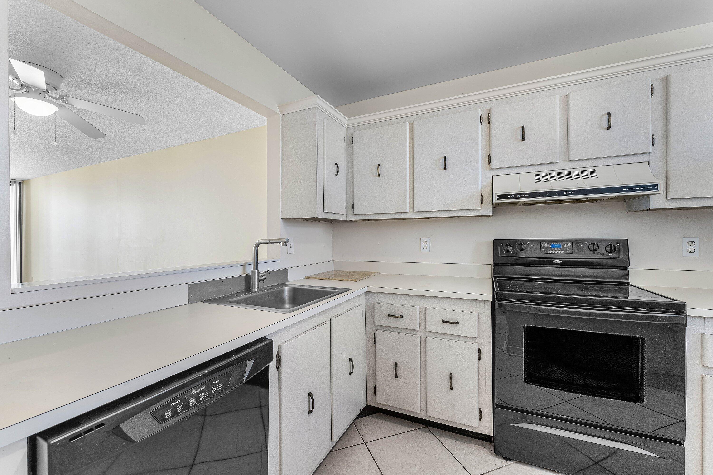 3545 S Ocean Boulevard 405, South Palm Beach, FL 33480, South Palm Beach - Photo 3