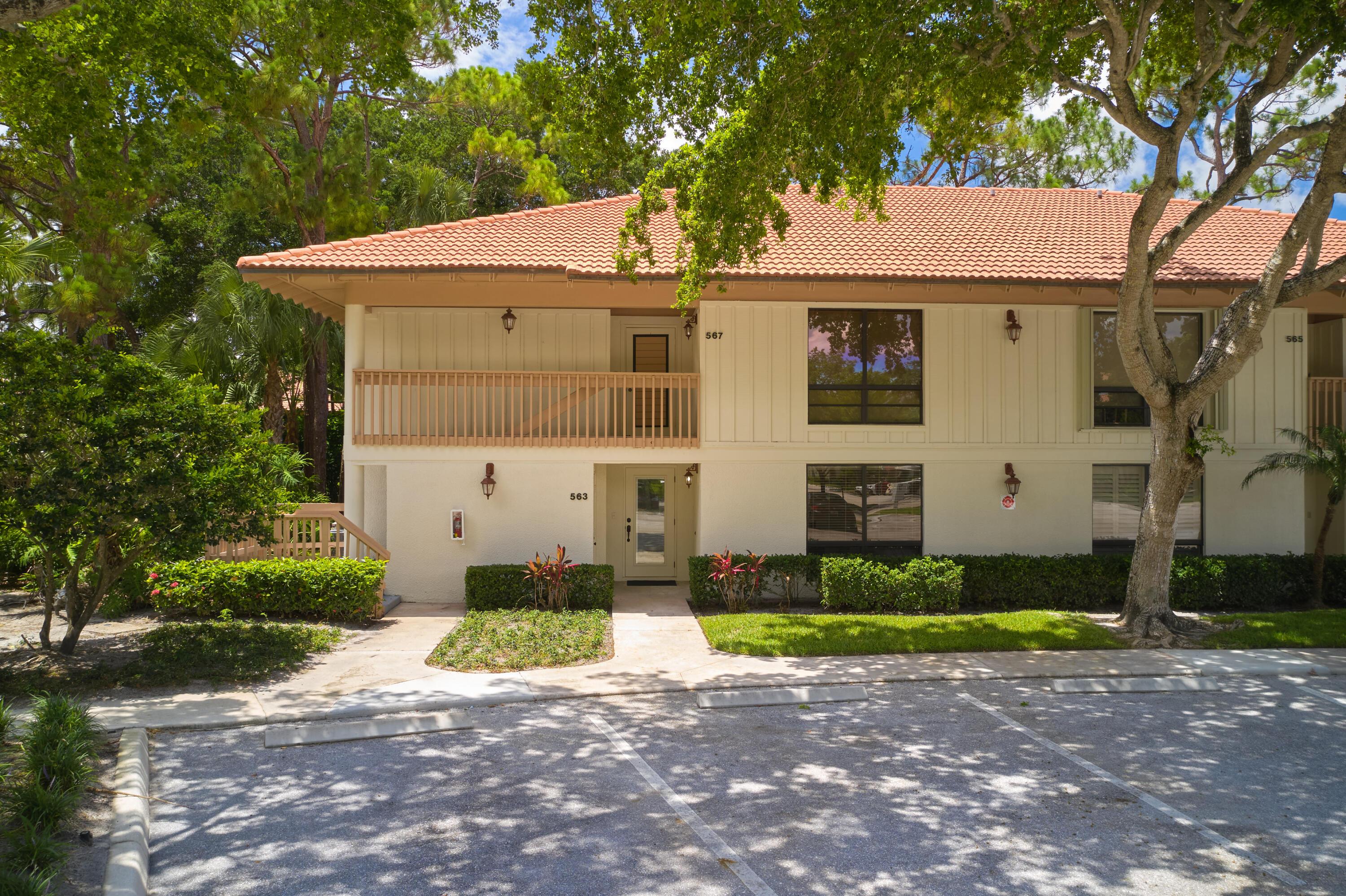 563 Brackenwood Place, Palm Beach Gardens, FL 33418, Palm Beach Gardens - Photo 3