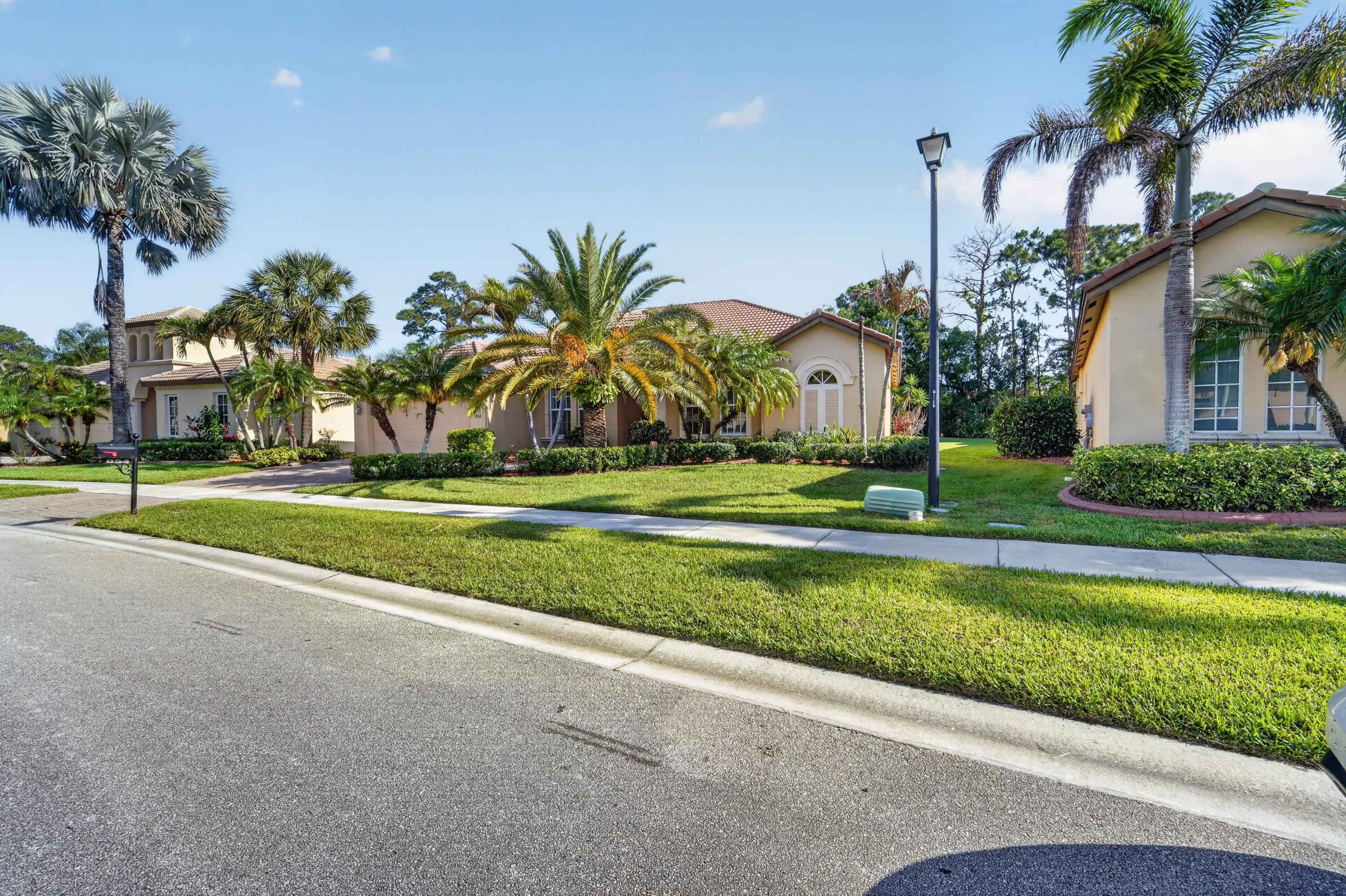 854 SW St Tropez Court, Port St. Lucie, FL 34986, Port St. Lucie - Photo 3