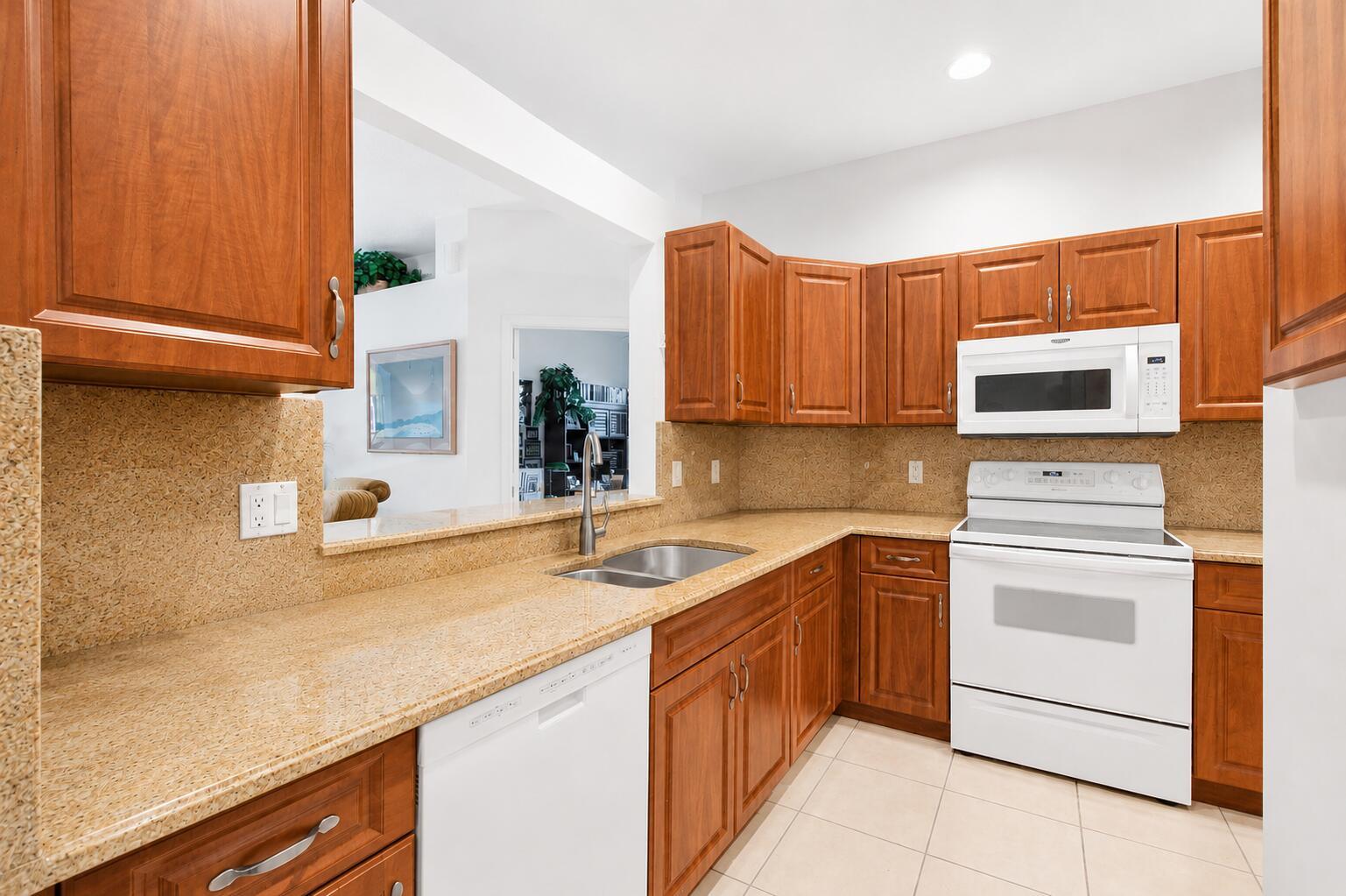 10773 Royal Caribbean Circle, Boynton Beach, FL 33437, Boynton Beach - Photo 4